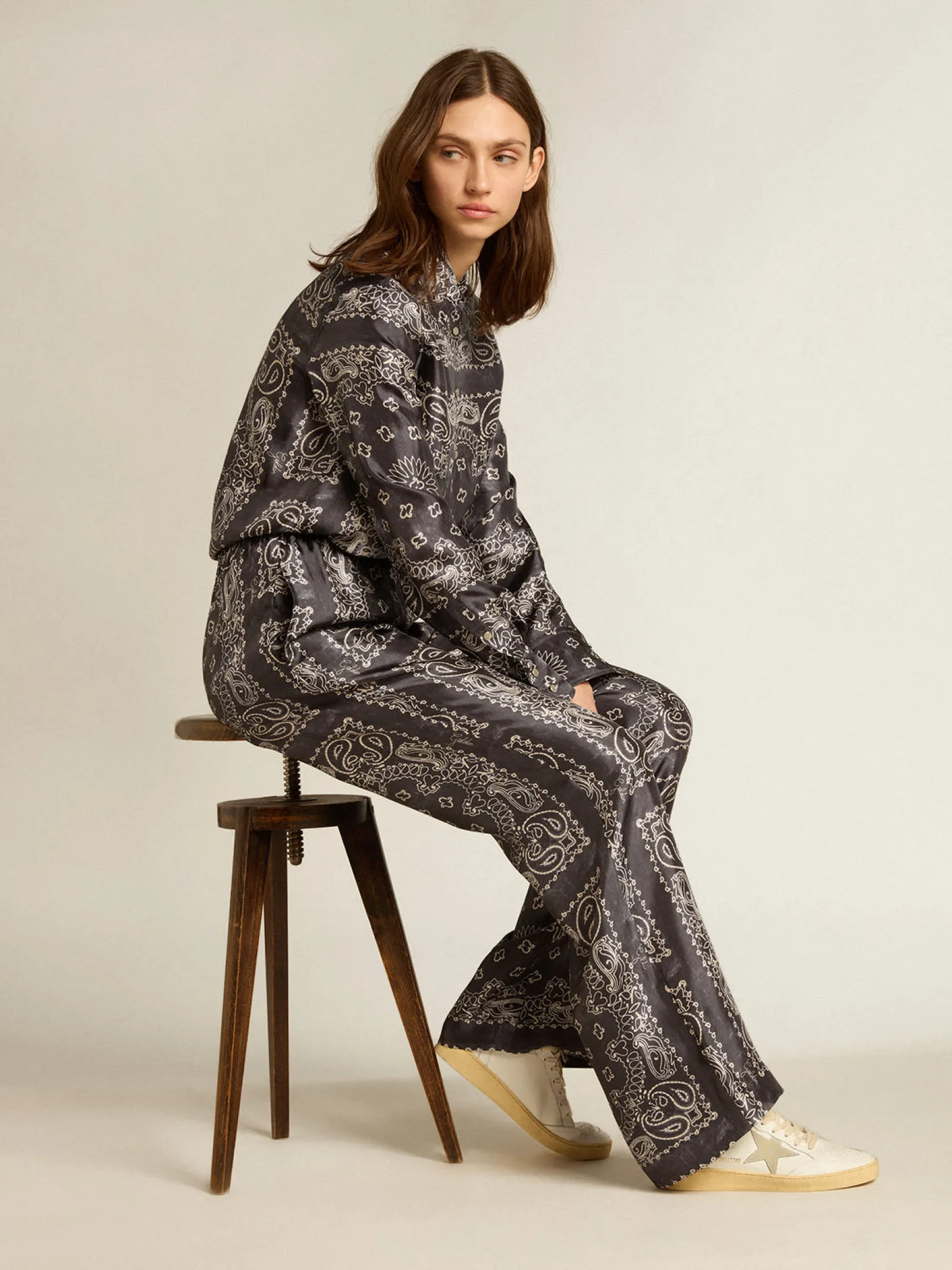 Discount Golden Goose Ball Star com estrela de suede e talão de couro metálico Cor: branco
