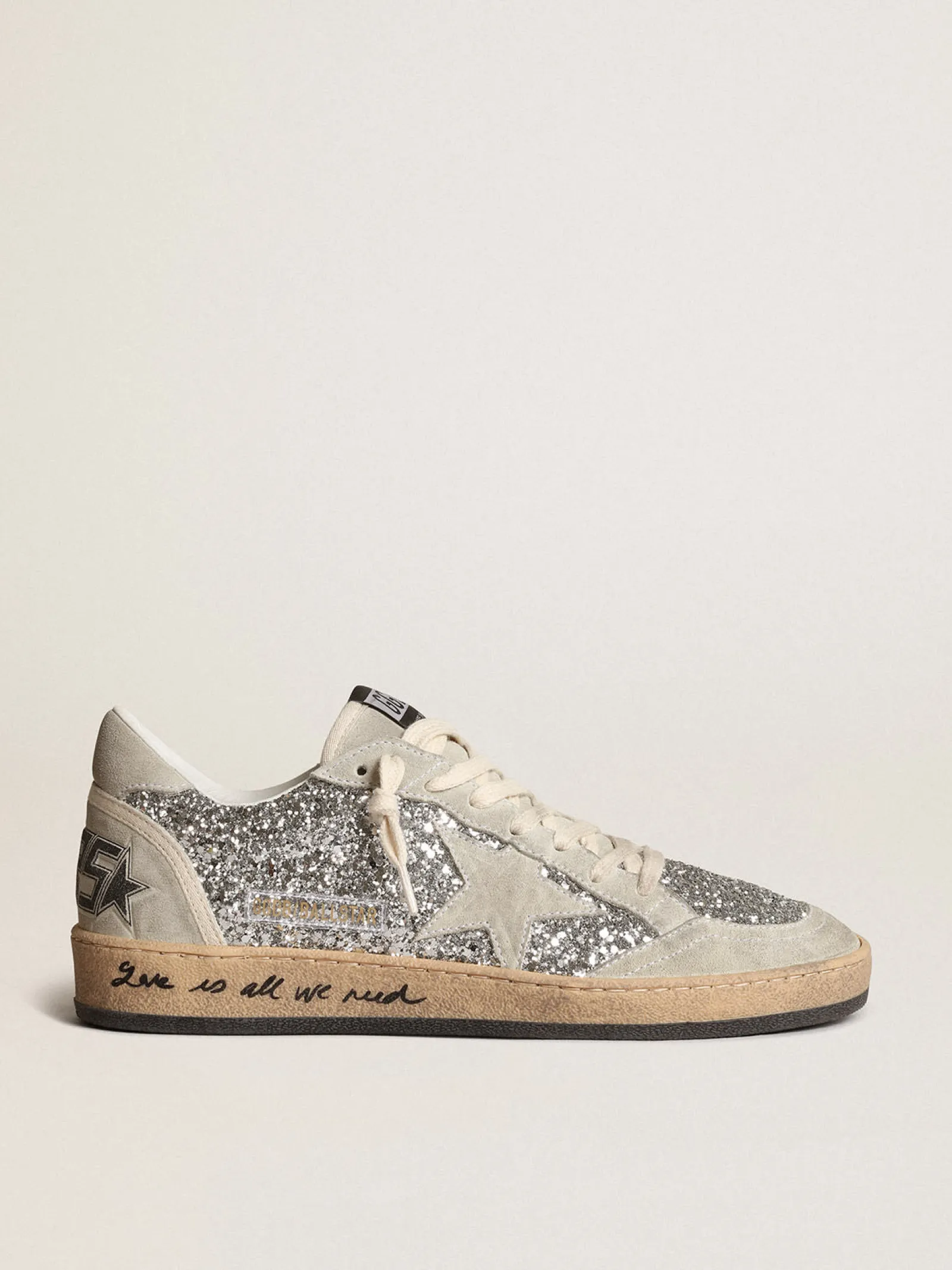 Shop Golden Goose Ball Star de glitter prateado com inserções de suede cor gelo Cabedal de glitter prateado
