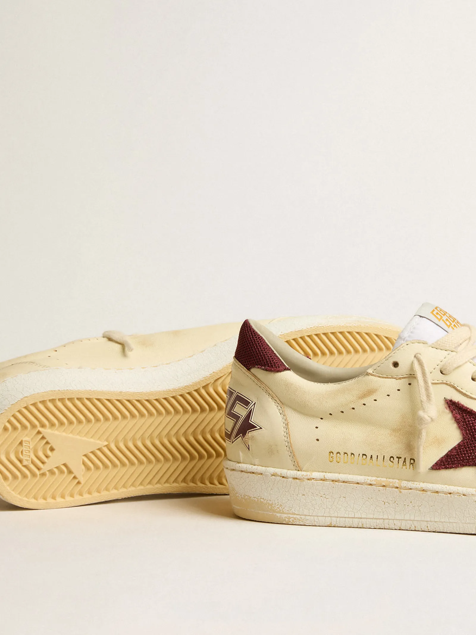 Cheap Golden Goose Ball Star de napa bege com estrela e talão de tela bordô Cabedal de napa bege