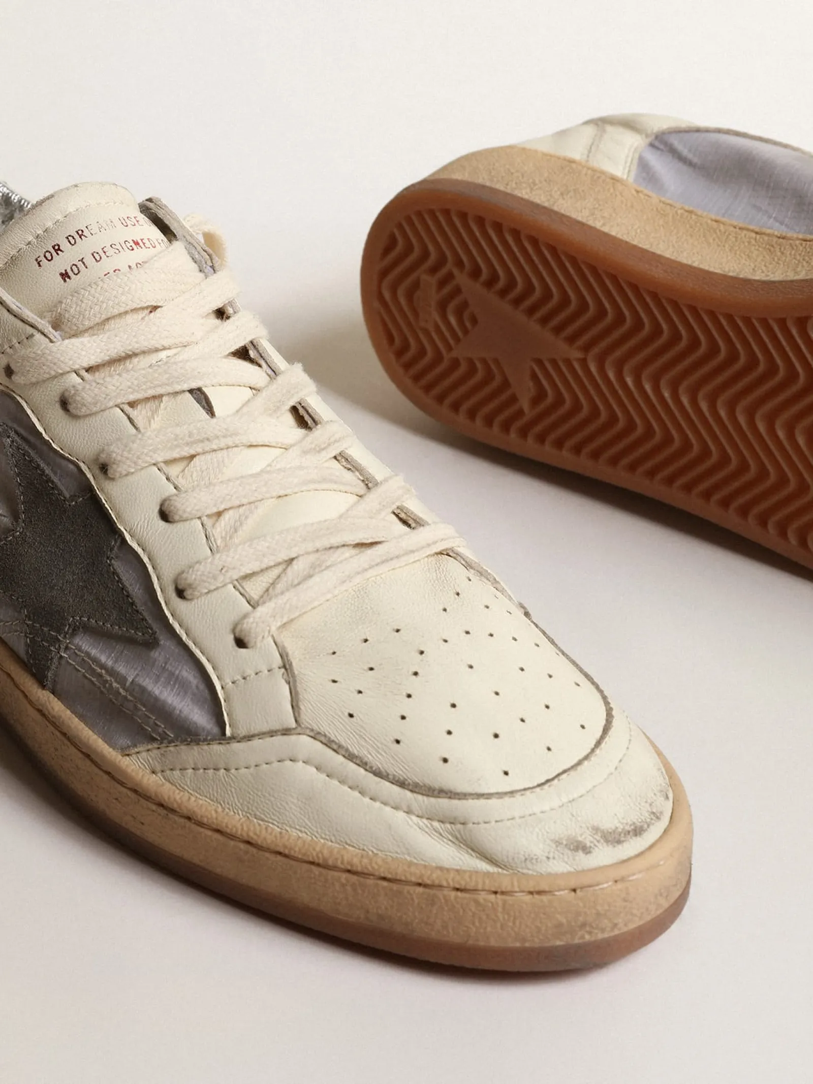 New Golden Goose Ball Star de napa e náilon reflex com estrela de suede cinza-escuro Cabedal de napa branco sujo e náilon cinza reflex