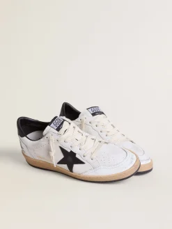 Shop Golden Goose Ball Star feminino de napa com estrela branca e talão preto Cabedal de napa branca