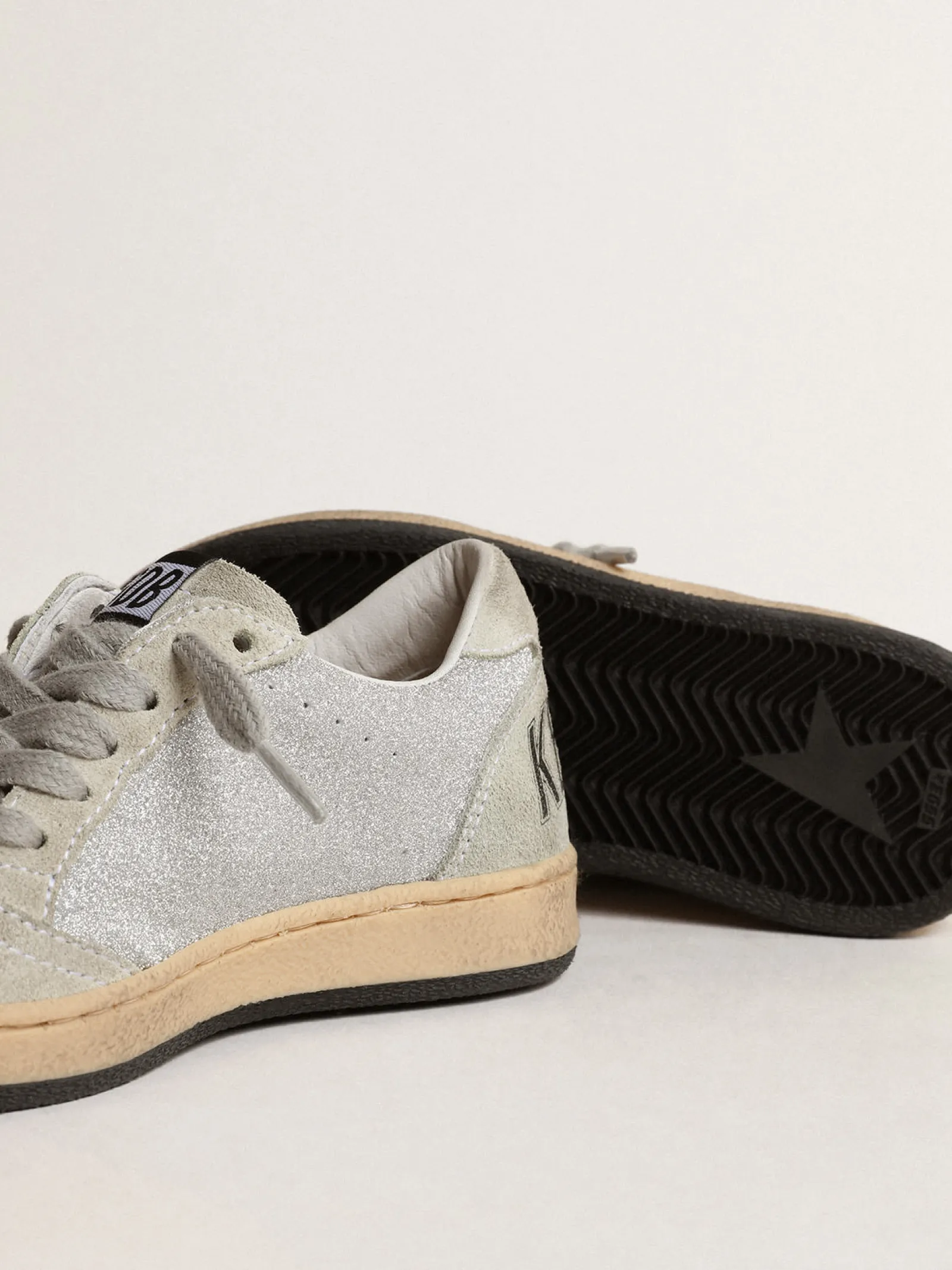 Online Golden Goose Ball Star Junior de glitter com inserções de suede cinza gelo Cabedal de microglitter prateado