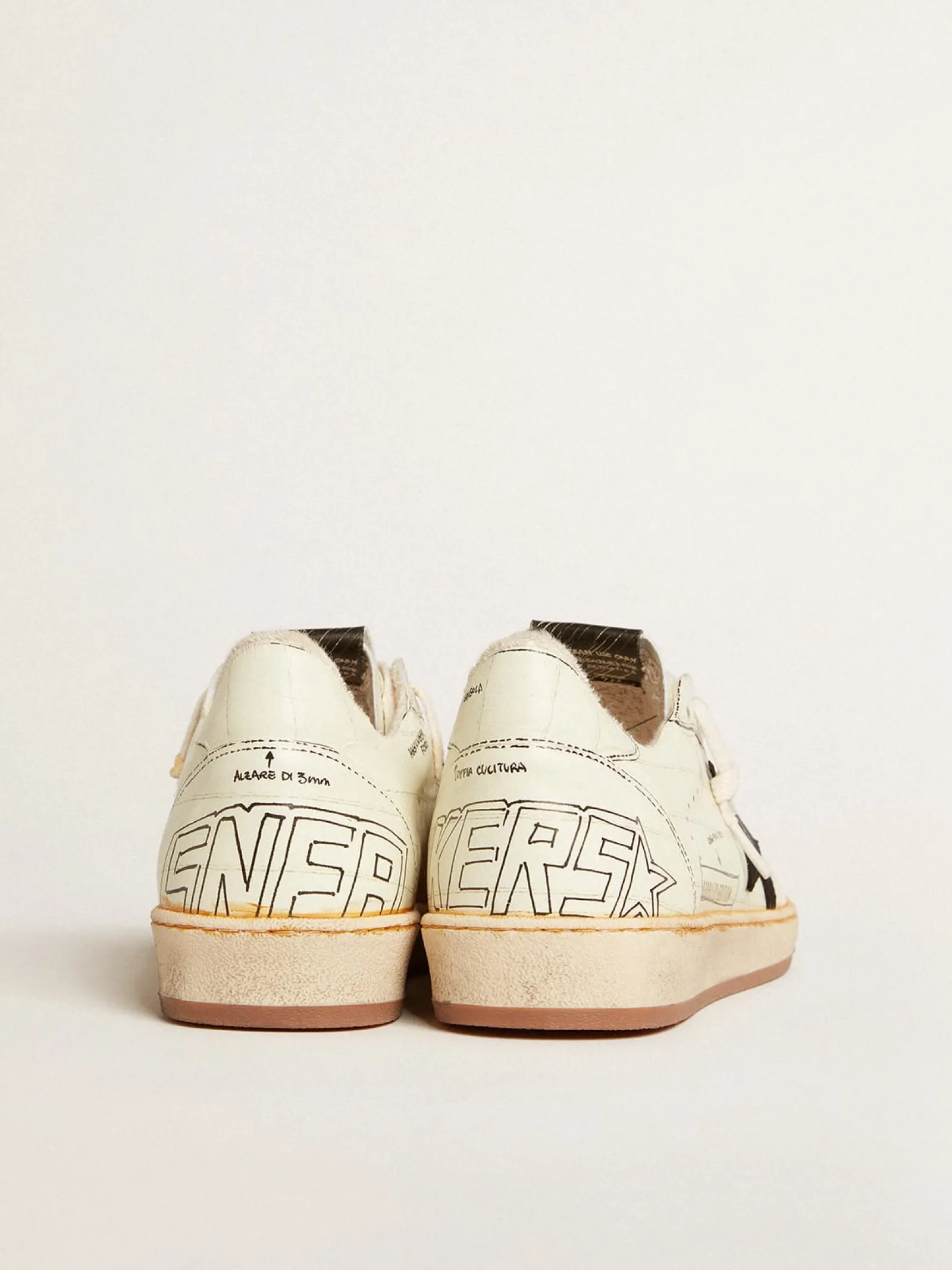 Best Golden Goose Ball Star LTD com estrela de suede preto e escritas pretas Cor: branco