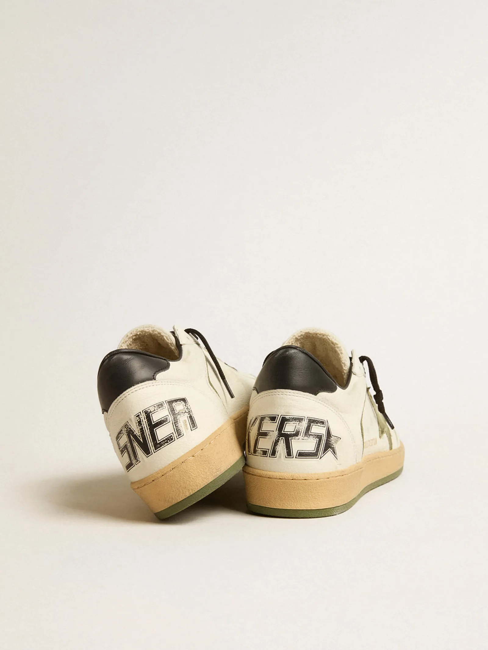 Sale Golden Goose Ball Star LTD de napa com estrela de lona e talão de couro preto Cabedal de napa branca