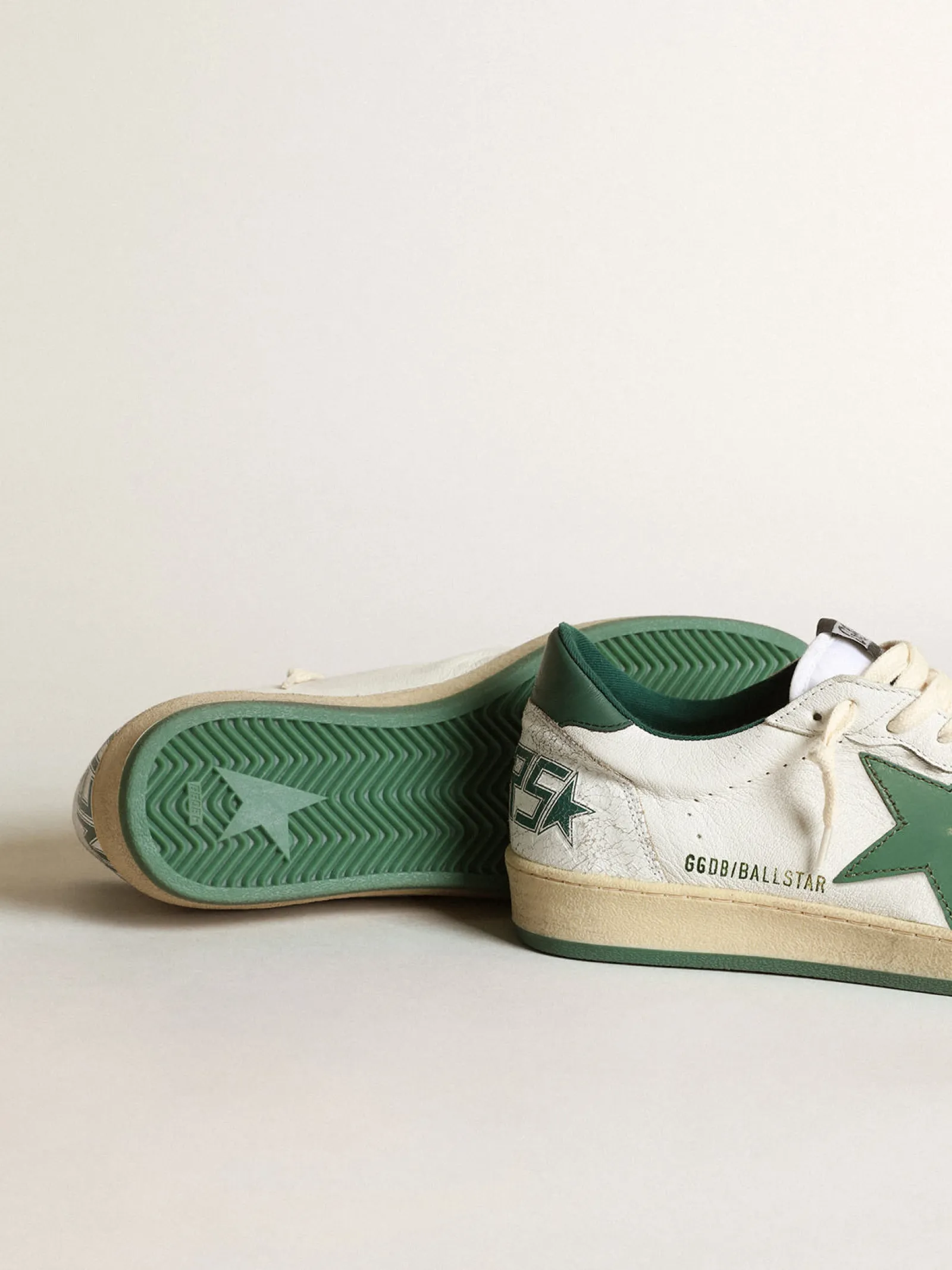 Outlet Golden Goose Ball Star masculino de napa branca com estrela verde Cabedal de napa branca