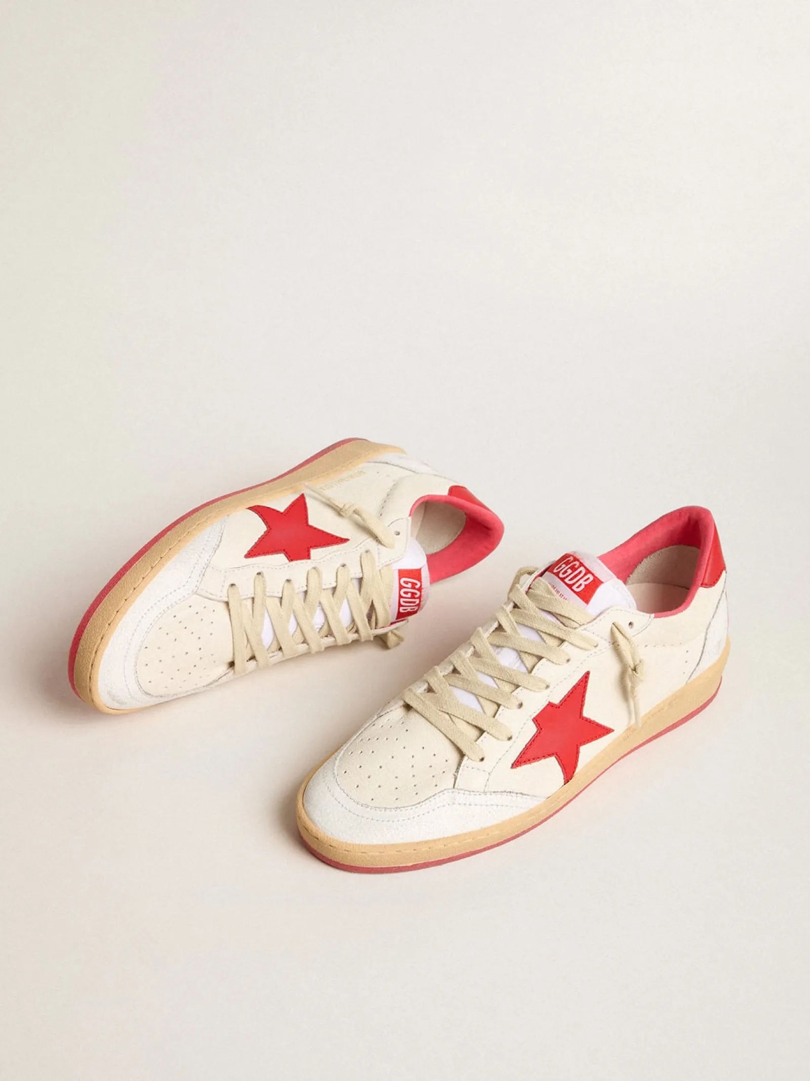 Fashion Golden Goose Ball Star Wishes Masculino de couro branco com estrela e talão vermelhos Cabedal de napa branca