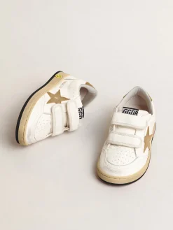 Shop Golden Goose Ball Star Young com estrela e talão de couro metálico dourado Cabedal de napa branca