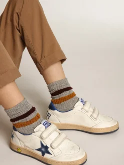 Outlet Golden Goose Ball Star Young com estrela e talão de couro metálico azul Cabedal de napa branca