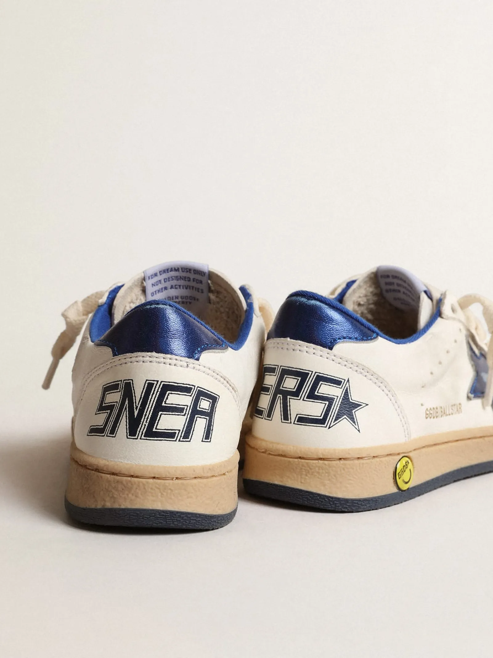 Store Golden Goose Ball Star Young com estrela e talão de couro metálico azul Cabedal de napa branca