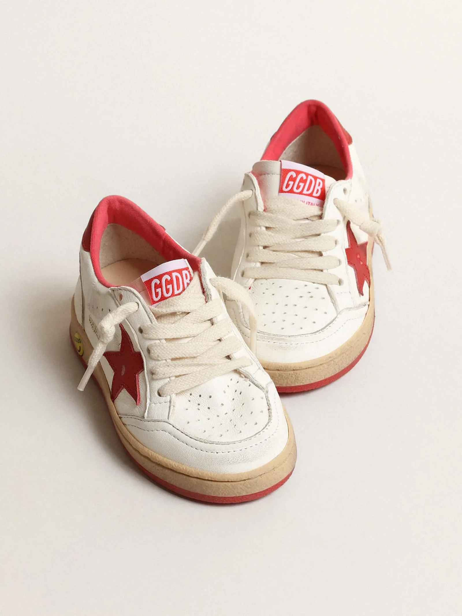 Clearance Golden Goose Ball Star Young de napa com estrela e talão de couro vermelho Cabedal de napa branca