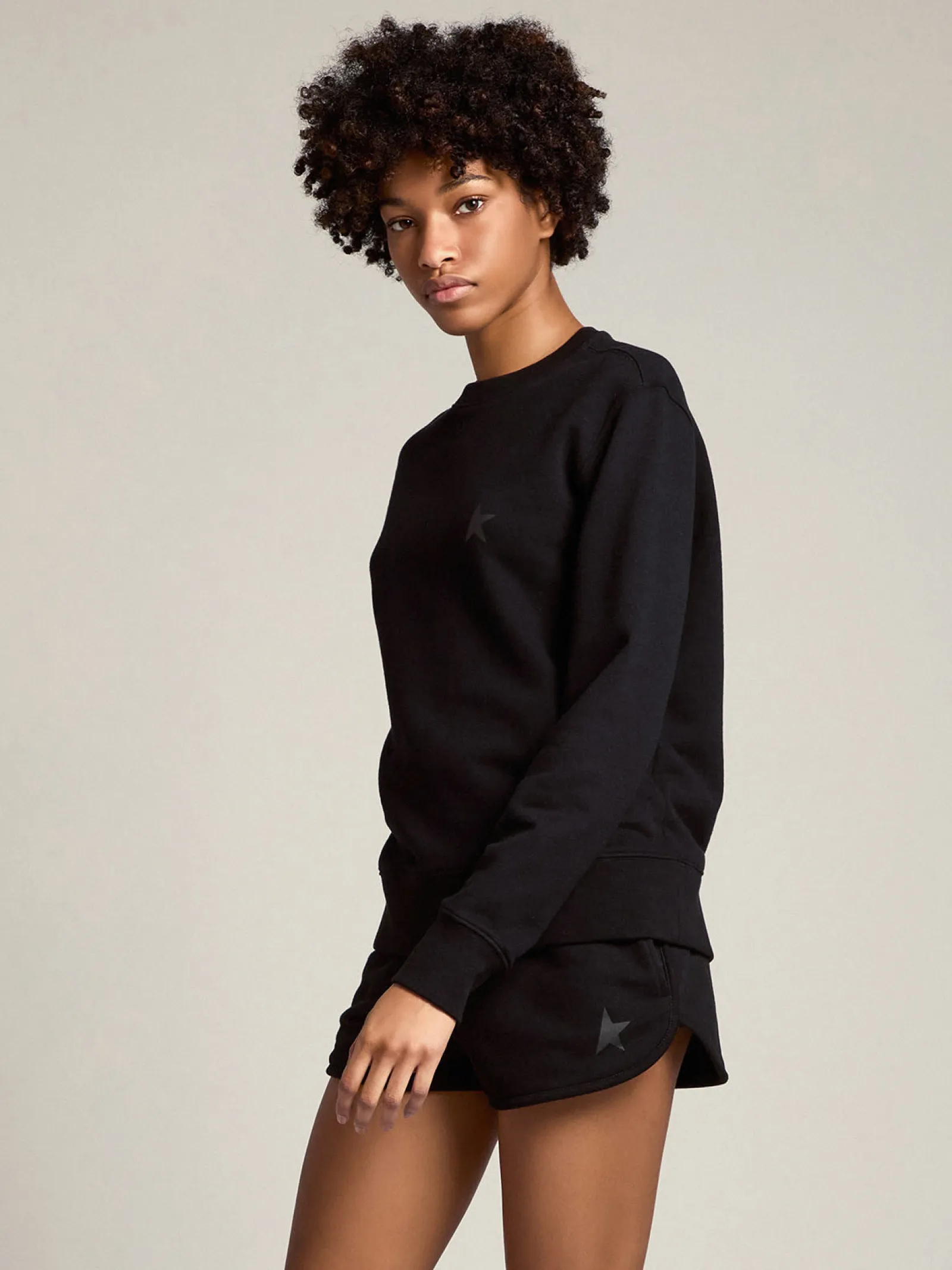 Discount Golden Goose Bermuda feminina preta com estrela tom sobre tom Cor: preto