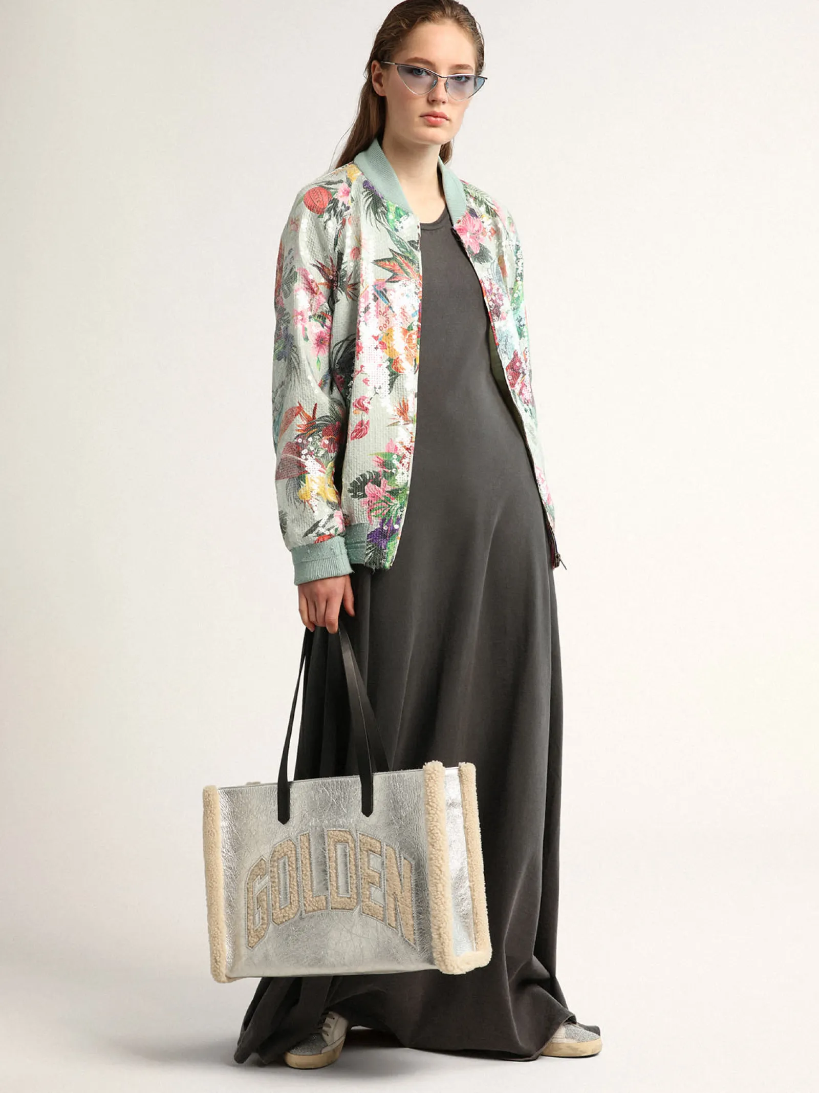 Cheap Golden Goose Bolsa California feminina East-West de couro prateado e inserções de lã Cor: prata