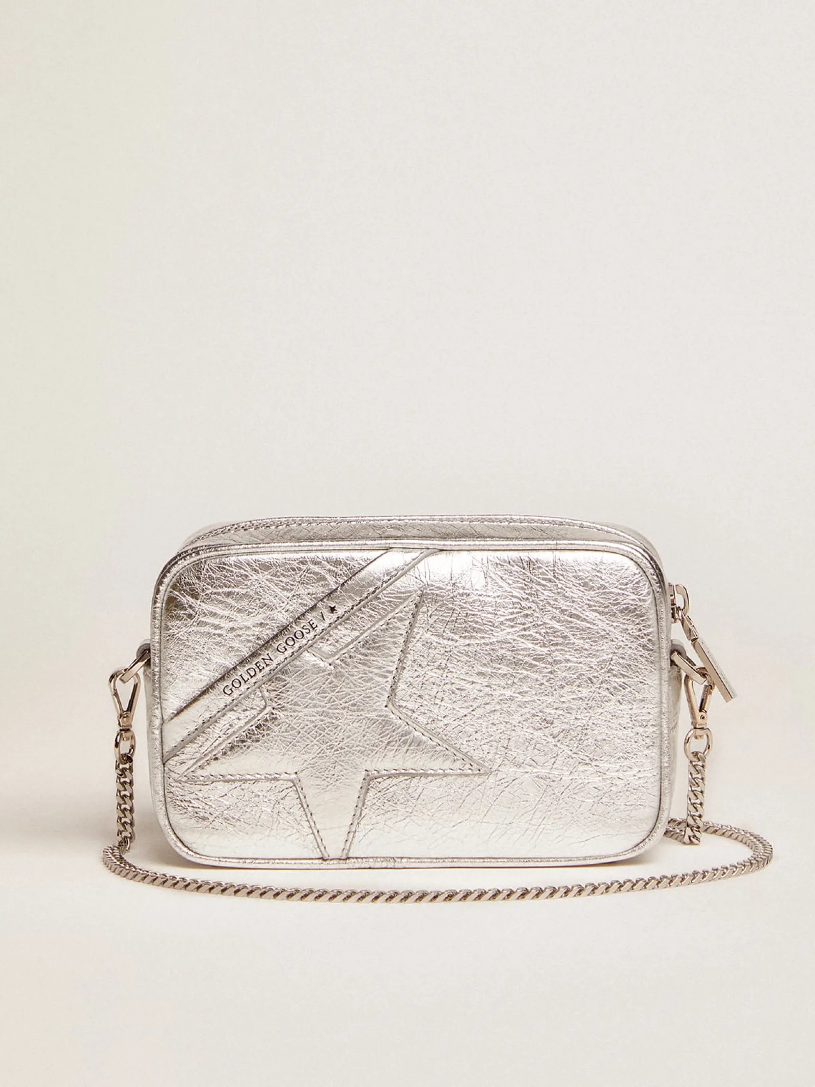 Fashion Golden Goose Bolsa Mini Star feminina de couro metálico prateado com estrela tom sobre tom Cor: prateada