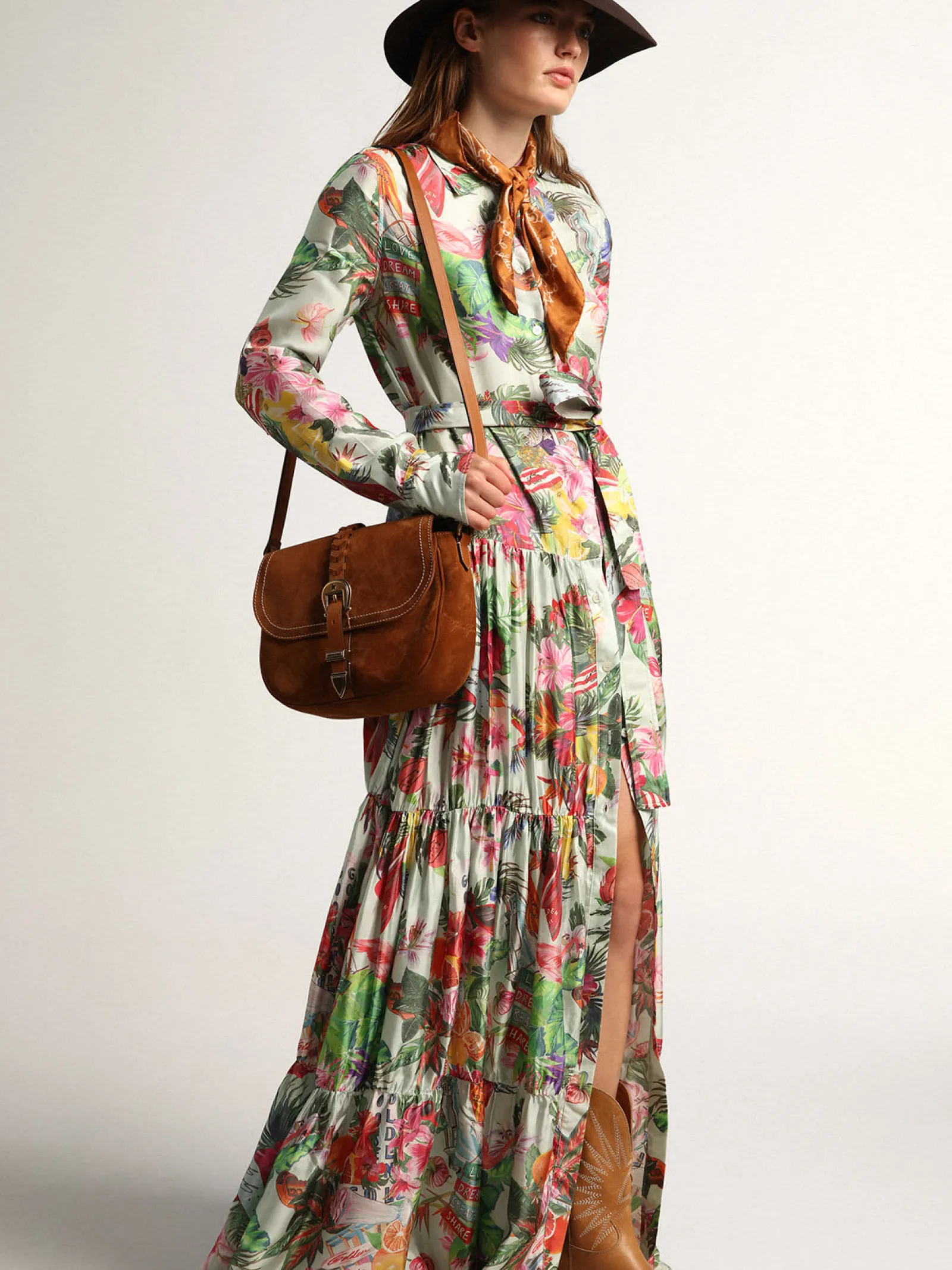 Shop Golden Goose Bolsa Rodeo feminina média de suede cor de rum Cor: rum