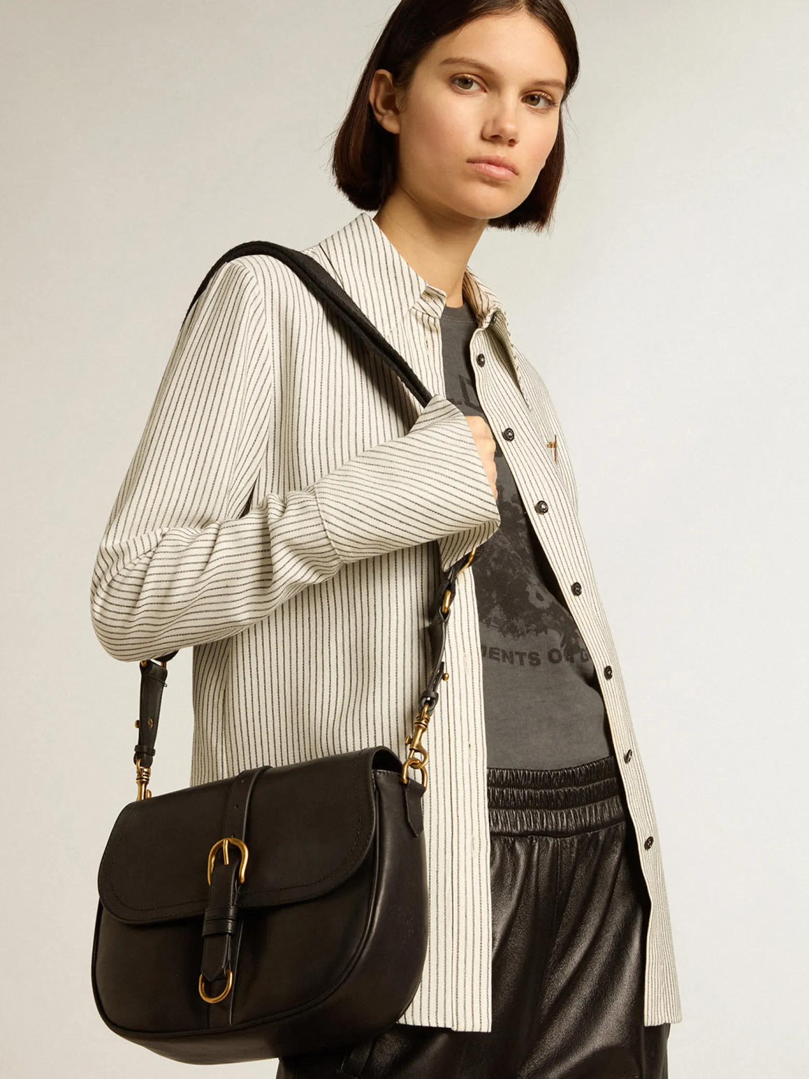 Discount Golden Goose Bolsa Sally média de couro preta com fivela e alça de ombro Cor: preto