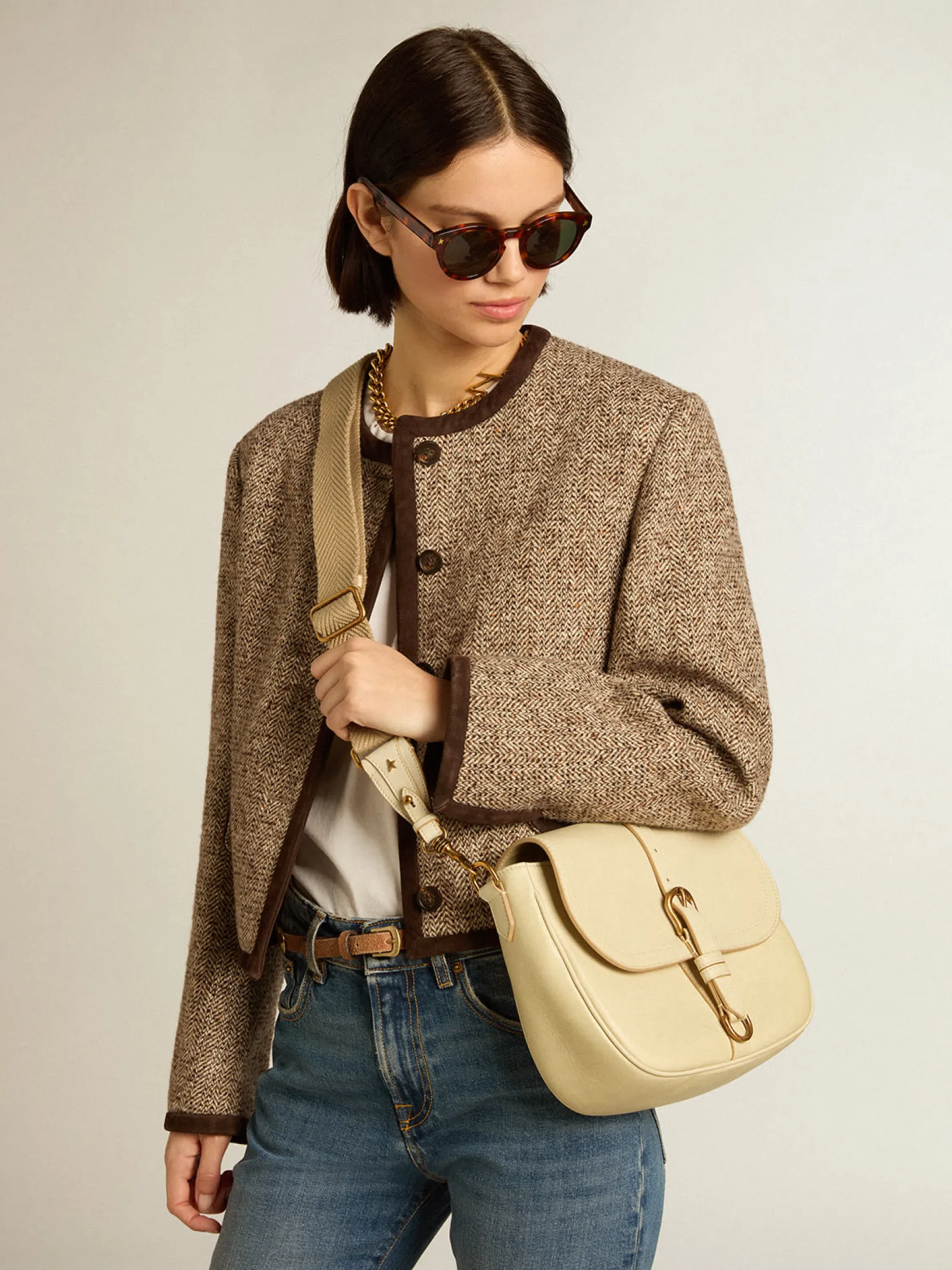 Best Golden Goose Bolsa Sally média de couro cor porcelana com fivela e alça de ombro em contraste Cor: porcelana