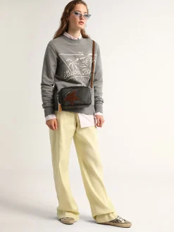 Shop Golden Goose Bolsa Star feminina de couro marrom-escuro e estrela com estampa de leopardo Cor: preto