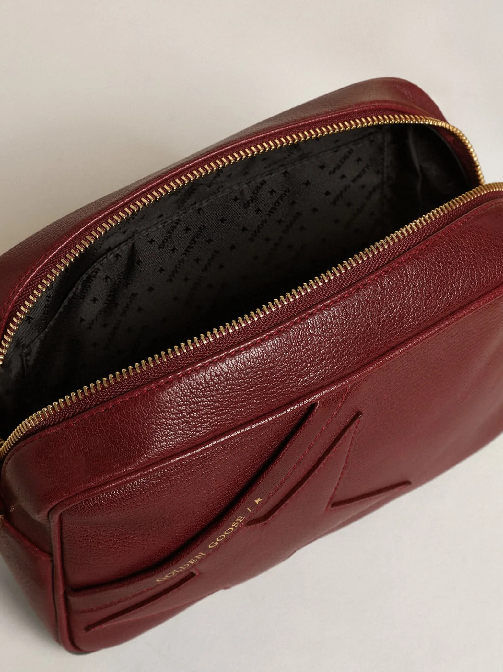 Cheap Golden Goose Bolsa Star feminina de couro bordô com estrela tom sobre tom Cor: bordô