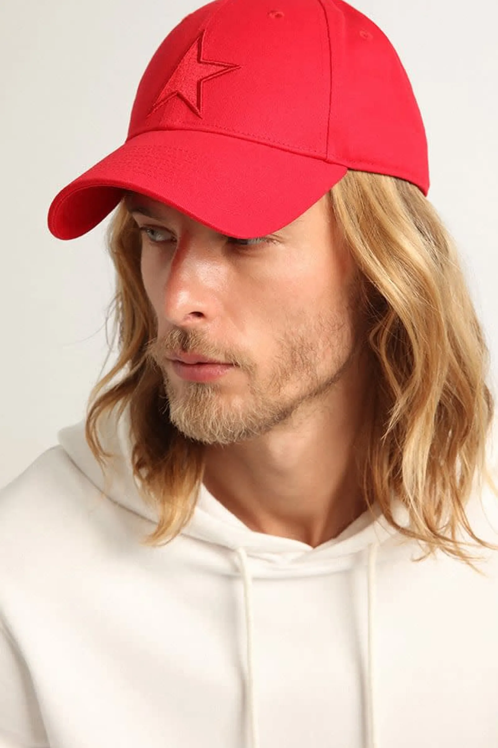 Outlet Golden Goose Boné de algodão vermelho com recorte em forma de estrela tom sobre tom na frente Cor: vermelho