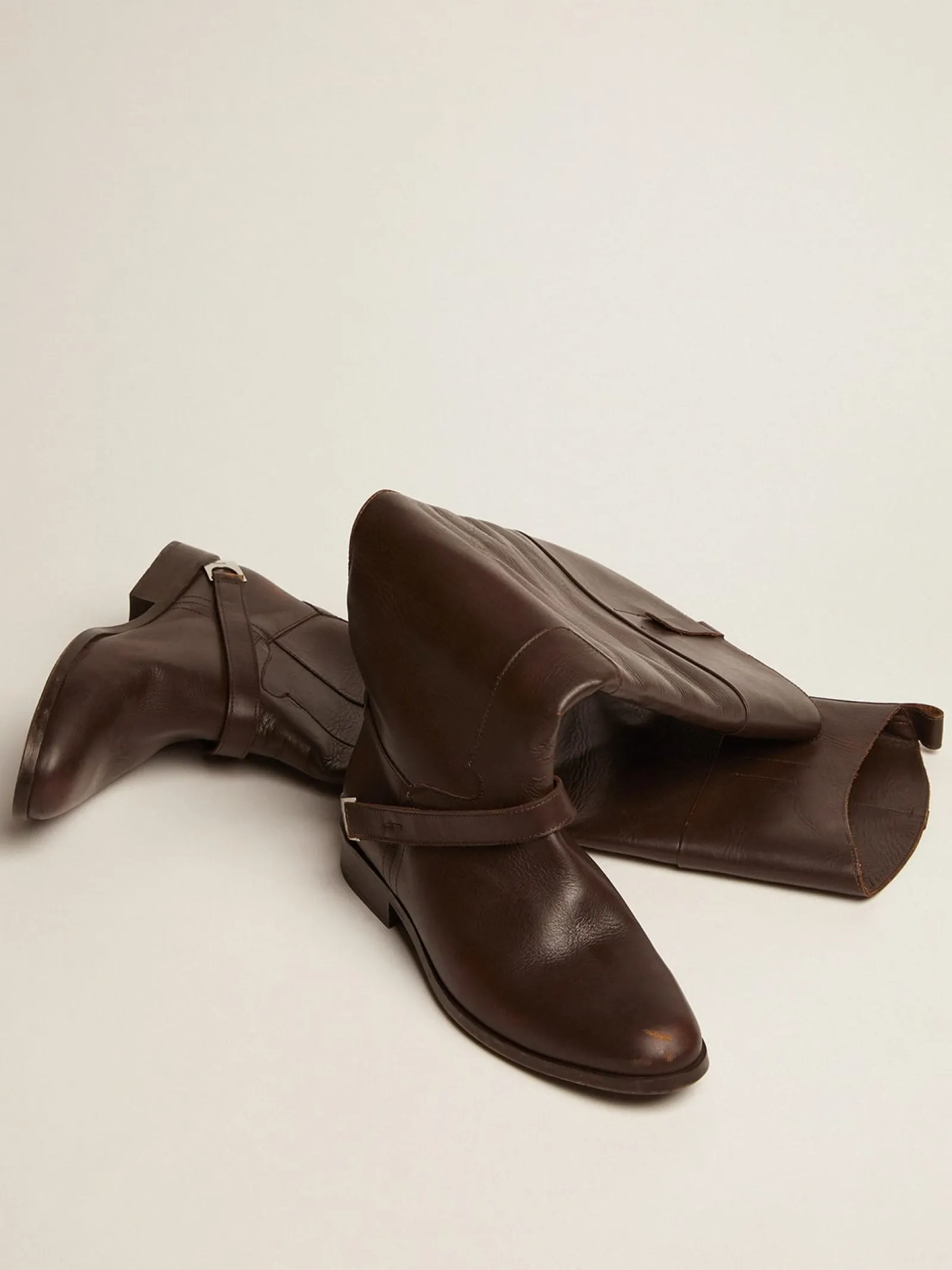 Online Golden Goose Bota Charlie feminina de couro marrom escuro e braçadeira no salto Cor: marrom escuro