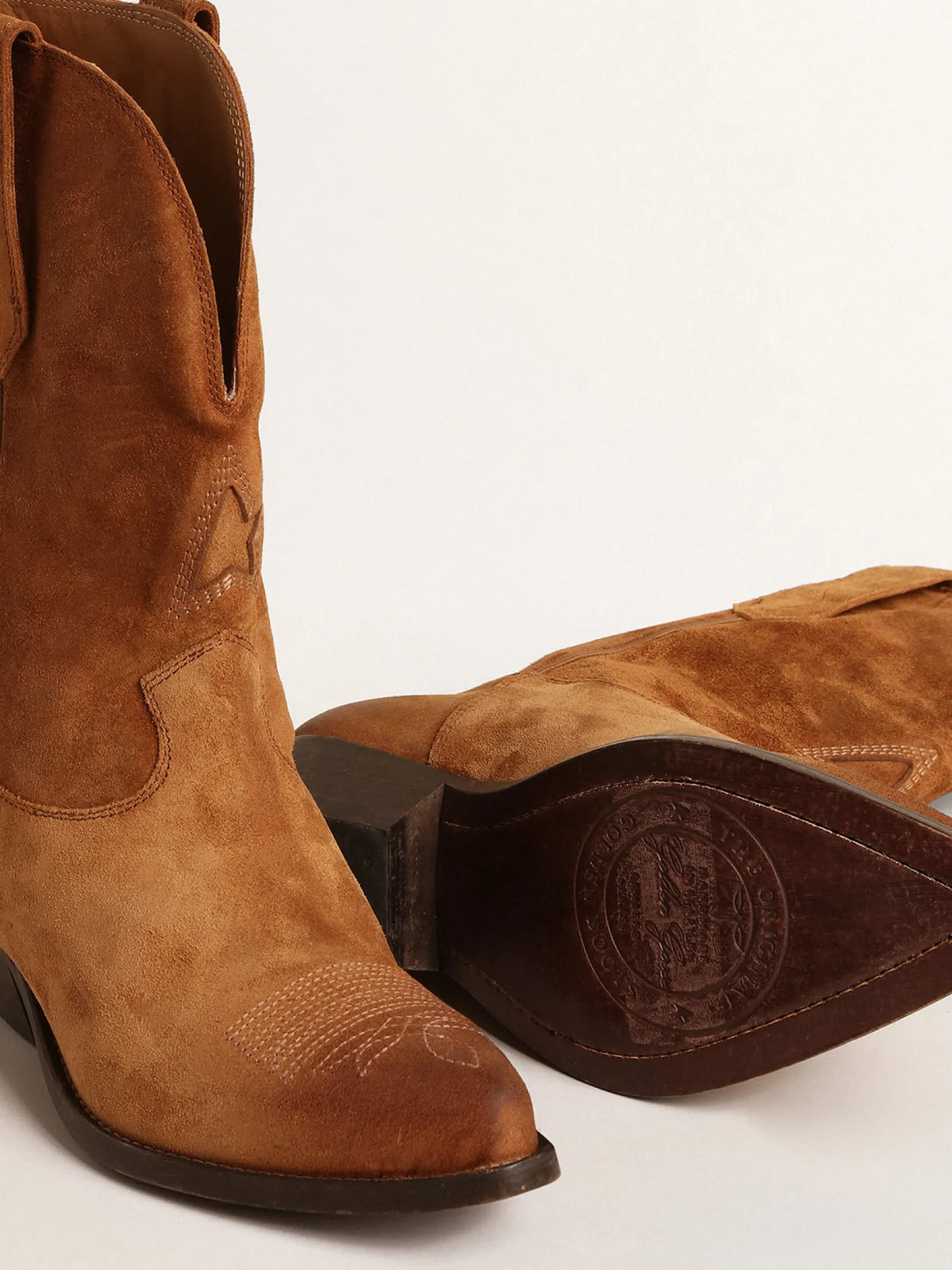 Store Golden Goose Botas Wish Star cano baixo de suede cor conhaque com estrela embutida Cabedal de suede cor conhaque
