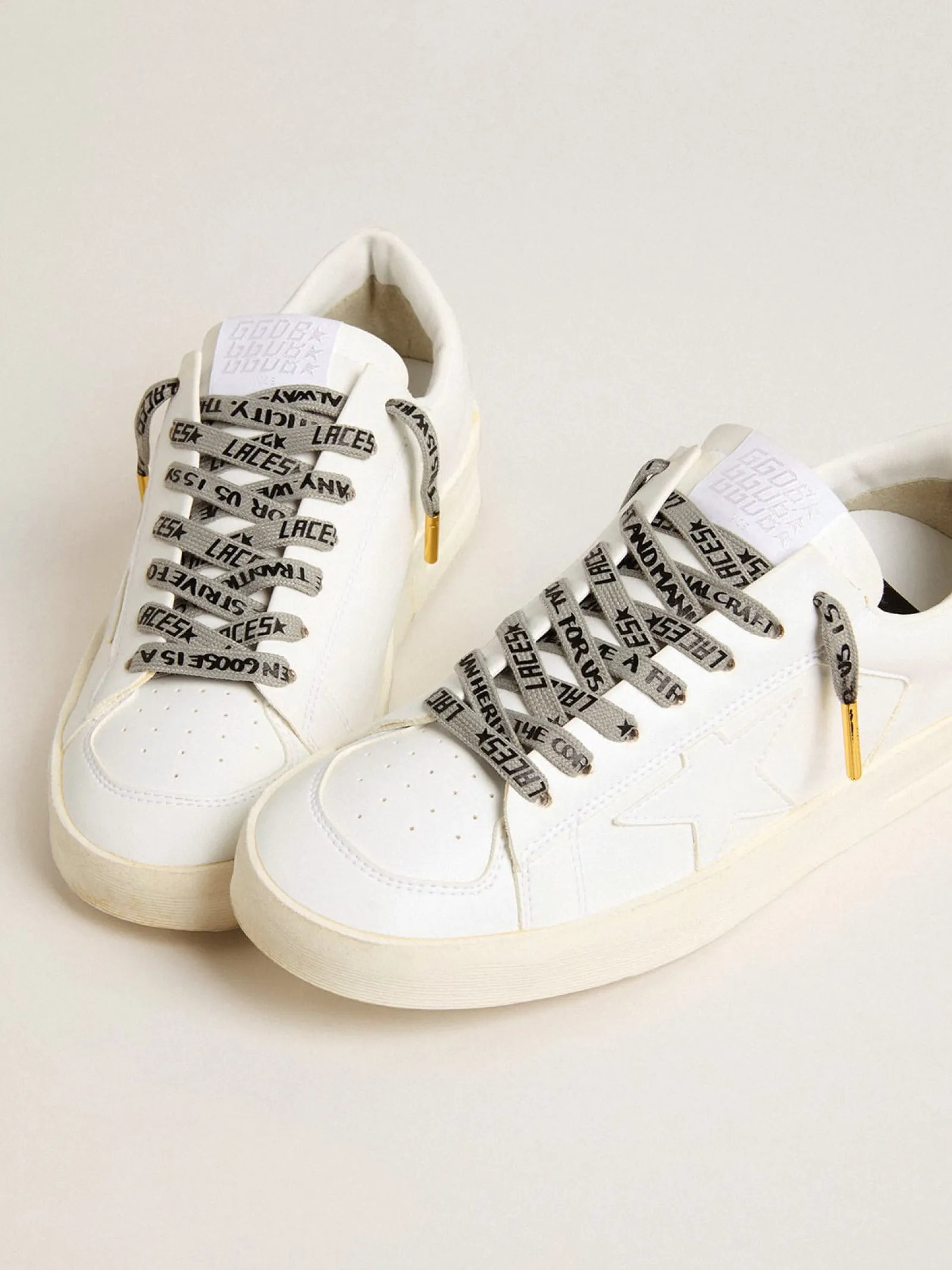 Store Golden Goose Cadarços de algodão cinza escuro com logo e escrita pretos em contraste Cor: cinza escuro