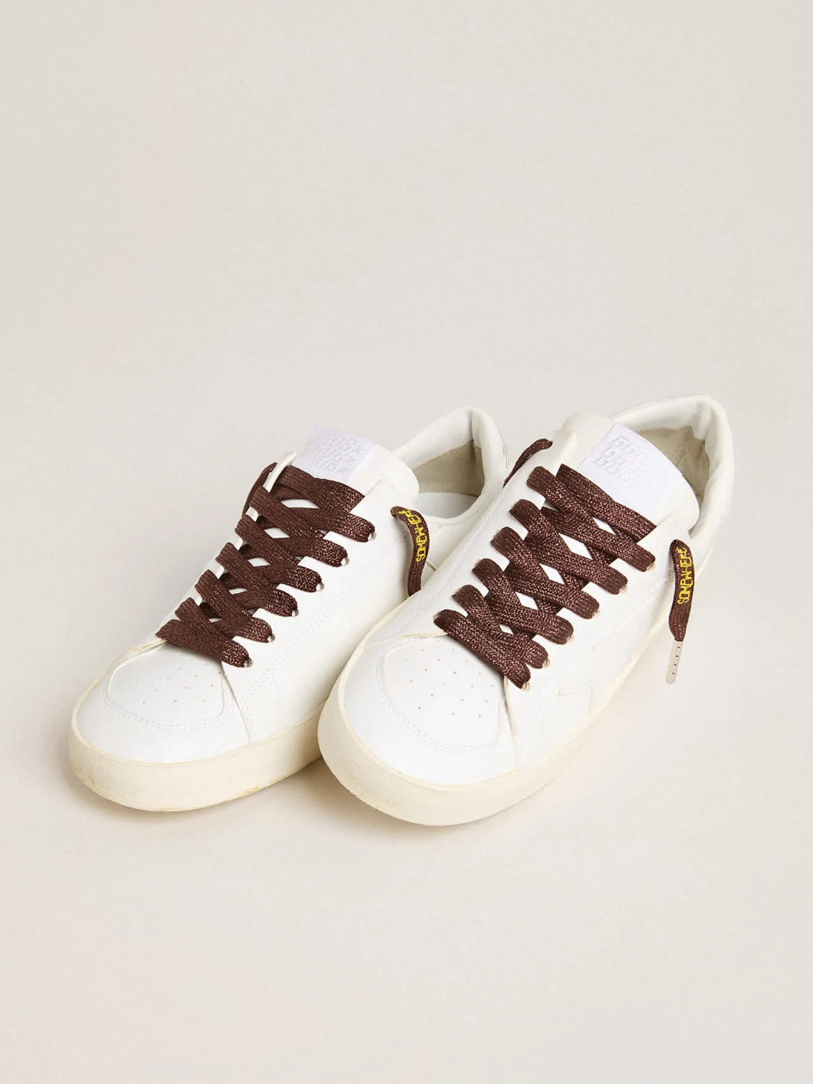 Sale Golden Goose Cadarços de glitter bordô com escrita amarela Somewhere Dreaming em contraste Cor: bordô