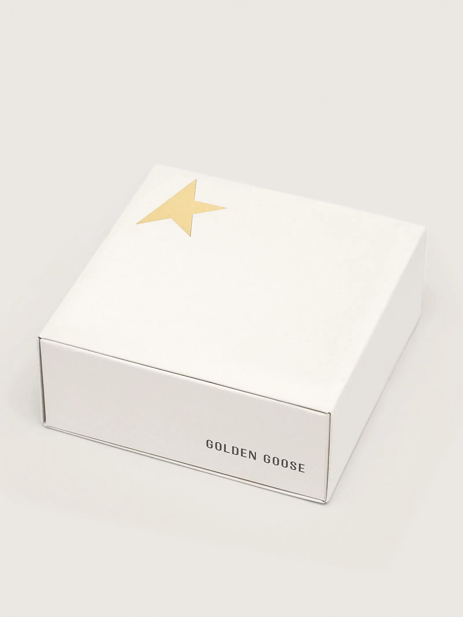 Store Golden Goose Cadarços salpicados em branco e preto com logo dourado em contraste Cor: branco e preto