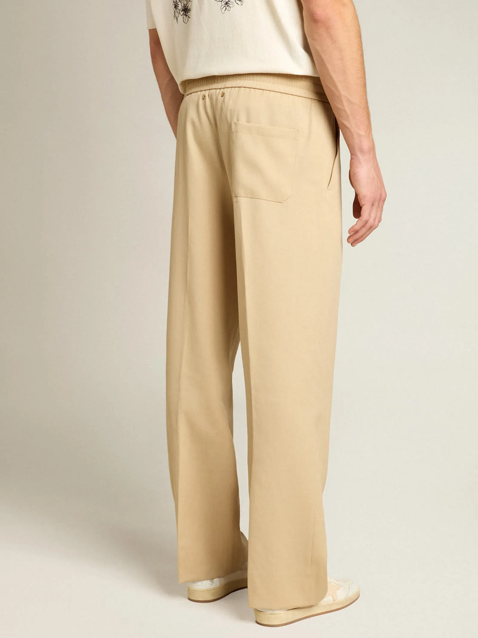 Outlet Golden Goose Calça de jogging masculina cor de areia com bolso atrás Cor: areia