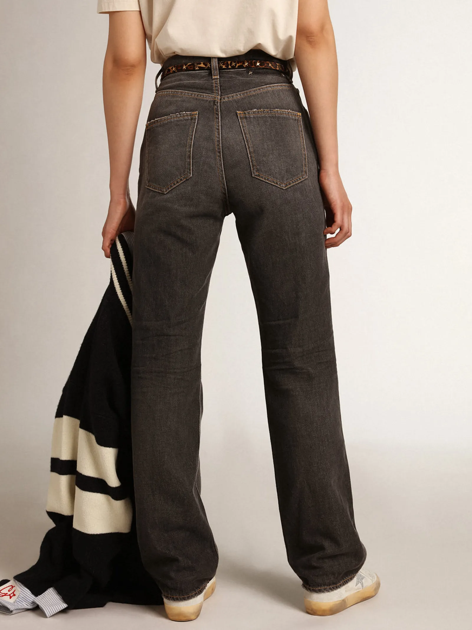 Shop Golden Goose Calça jeans feminina preta com efeito desbotado Cor: preto
