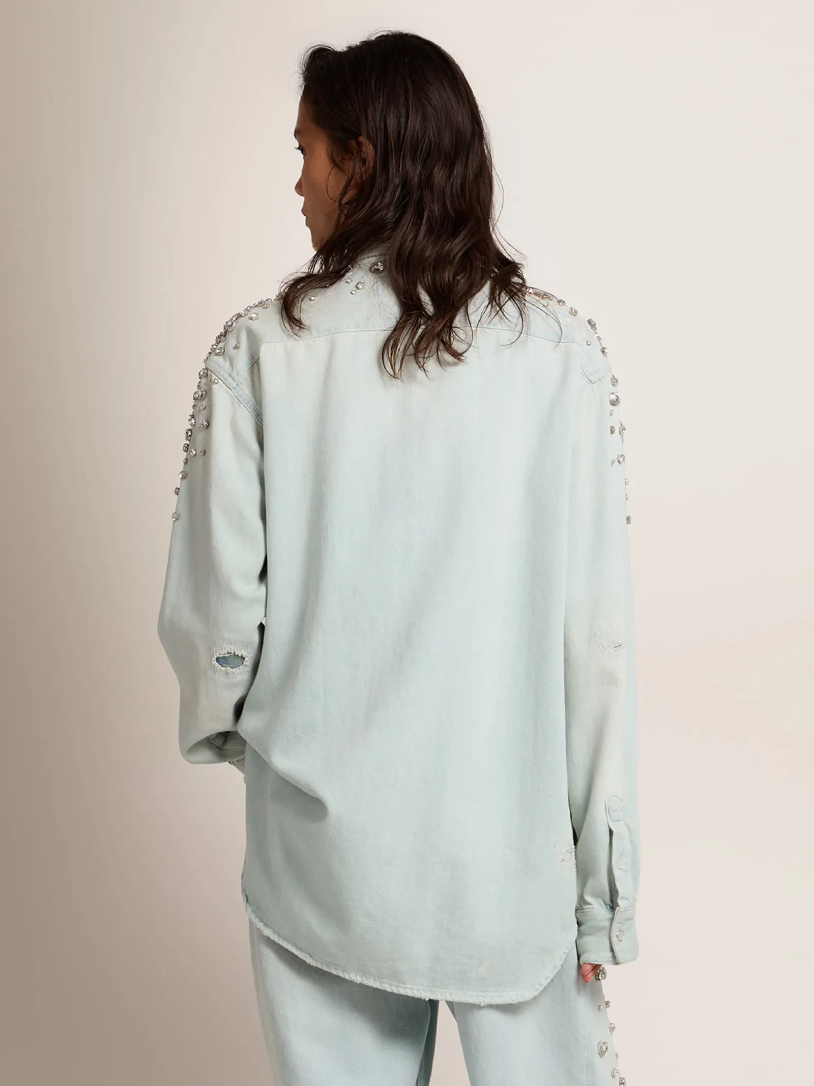 Outlet Golden Goose Camisa boyfriend feminina desbotada com cristais cabochão Cor: azul desbotado