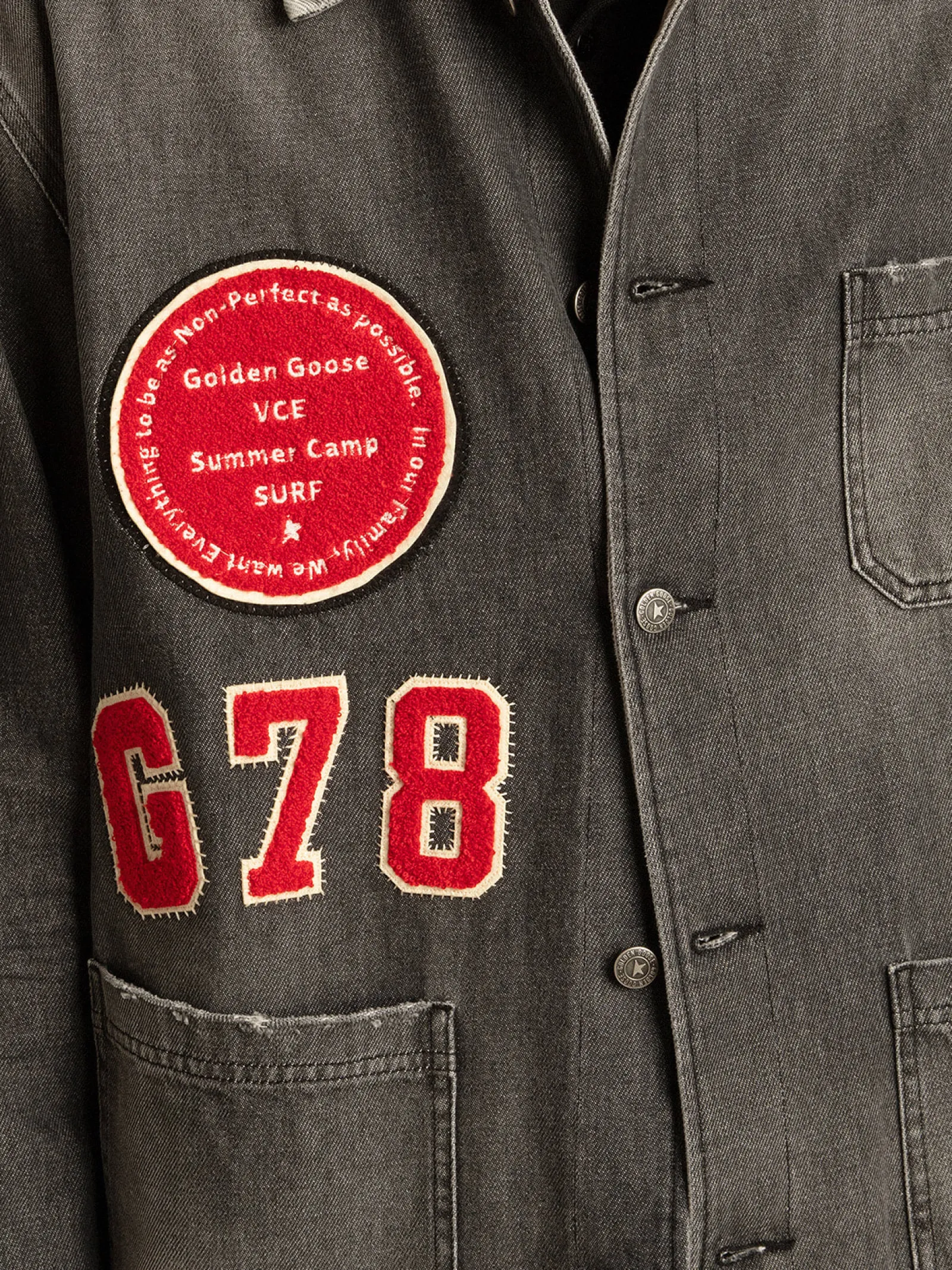 Sale Golden Goose Camisa jeans preta com patch Cor: preto