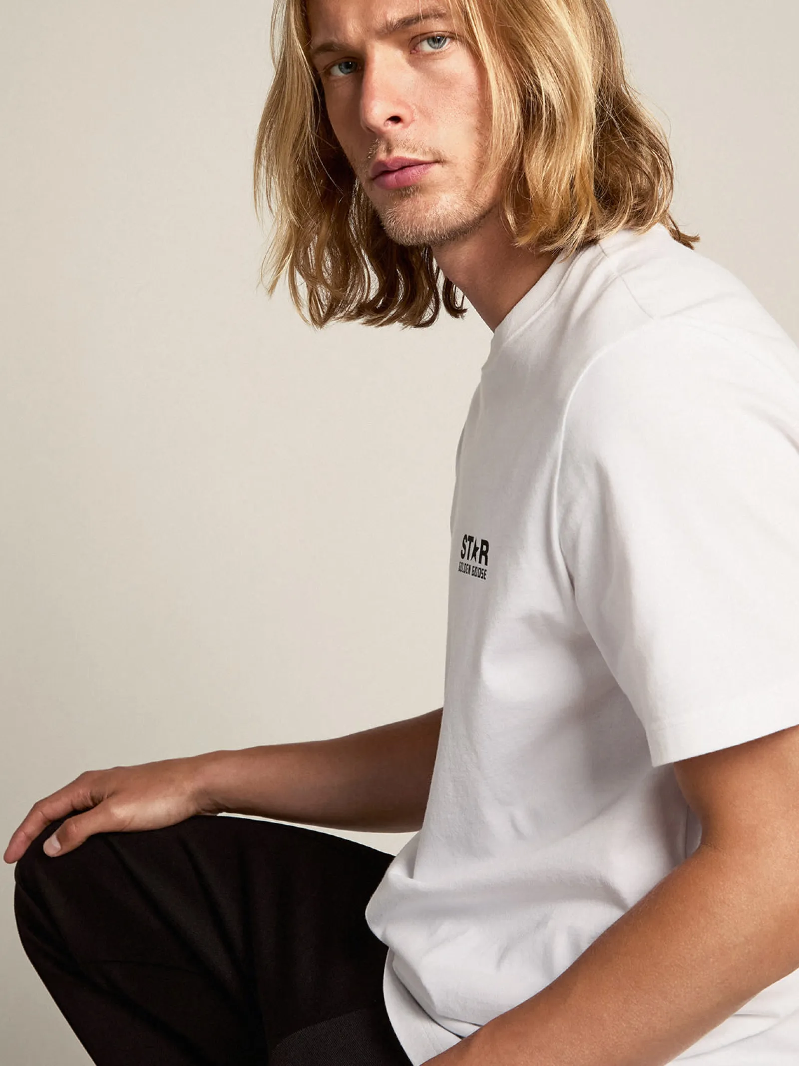 Cheap Golden Goose Camiseta branca com logo preto em contraste na frente Cor: branco óptico