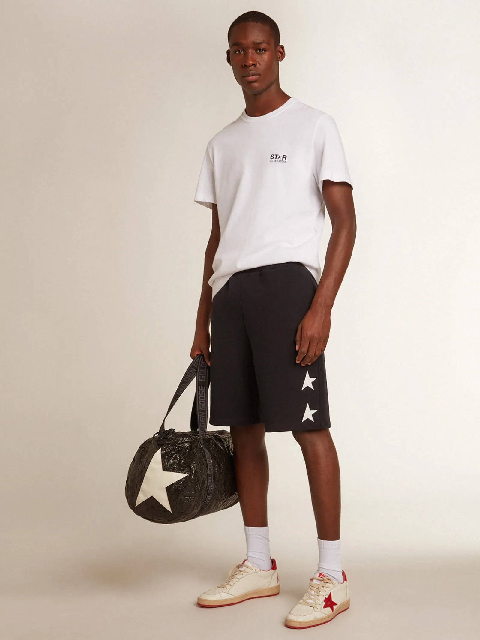 Store Golden Goose Camiseta branca masculina com estrela azul-escura nas costas Star Collection