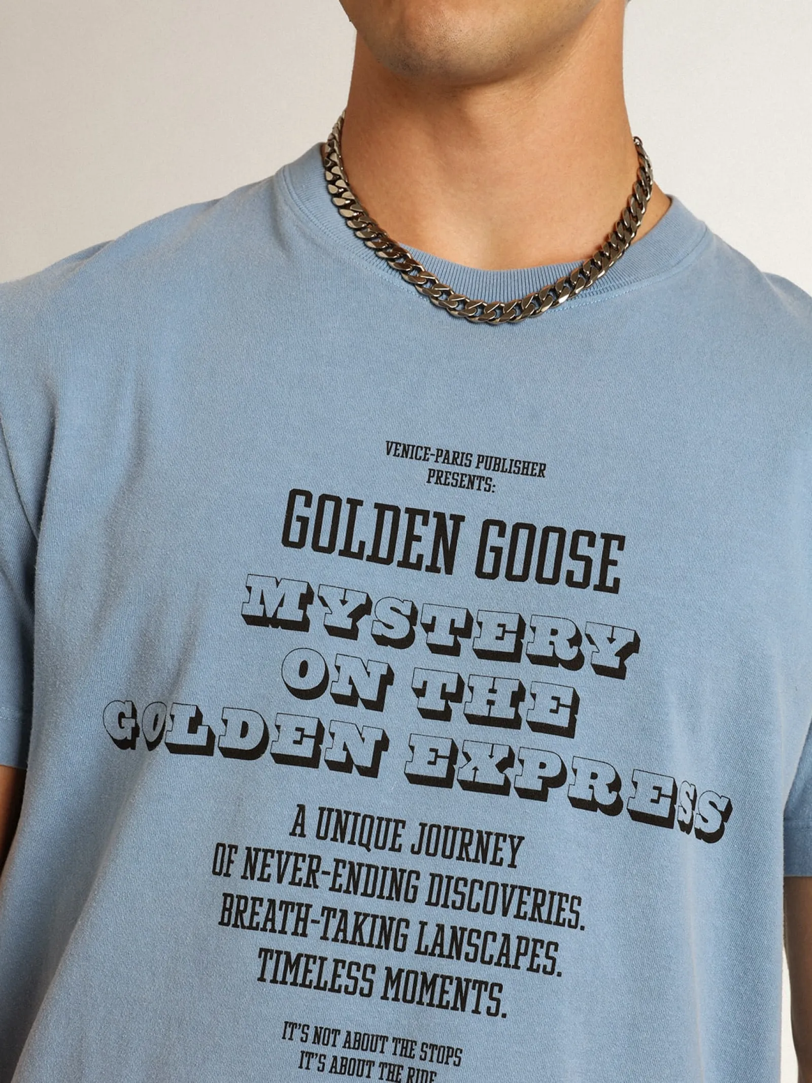 Shop Golden Goose Camiseta feminina azul-porto com estampa na frente Cor: azul porto