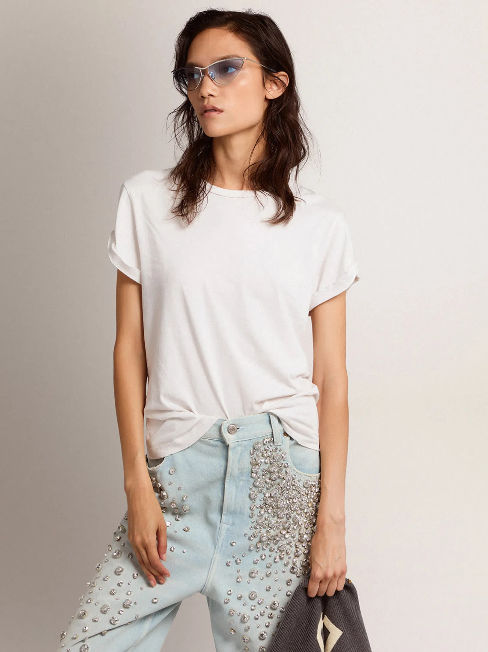 Discount Golden Goose Camiseta feminina branca com tratamento desgastado Golden Collection