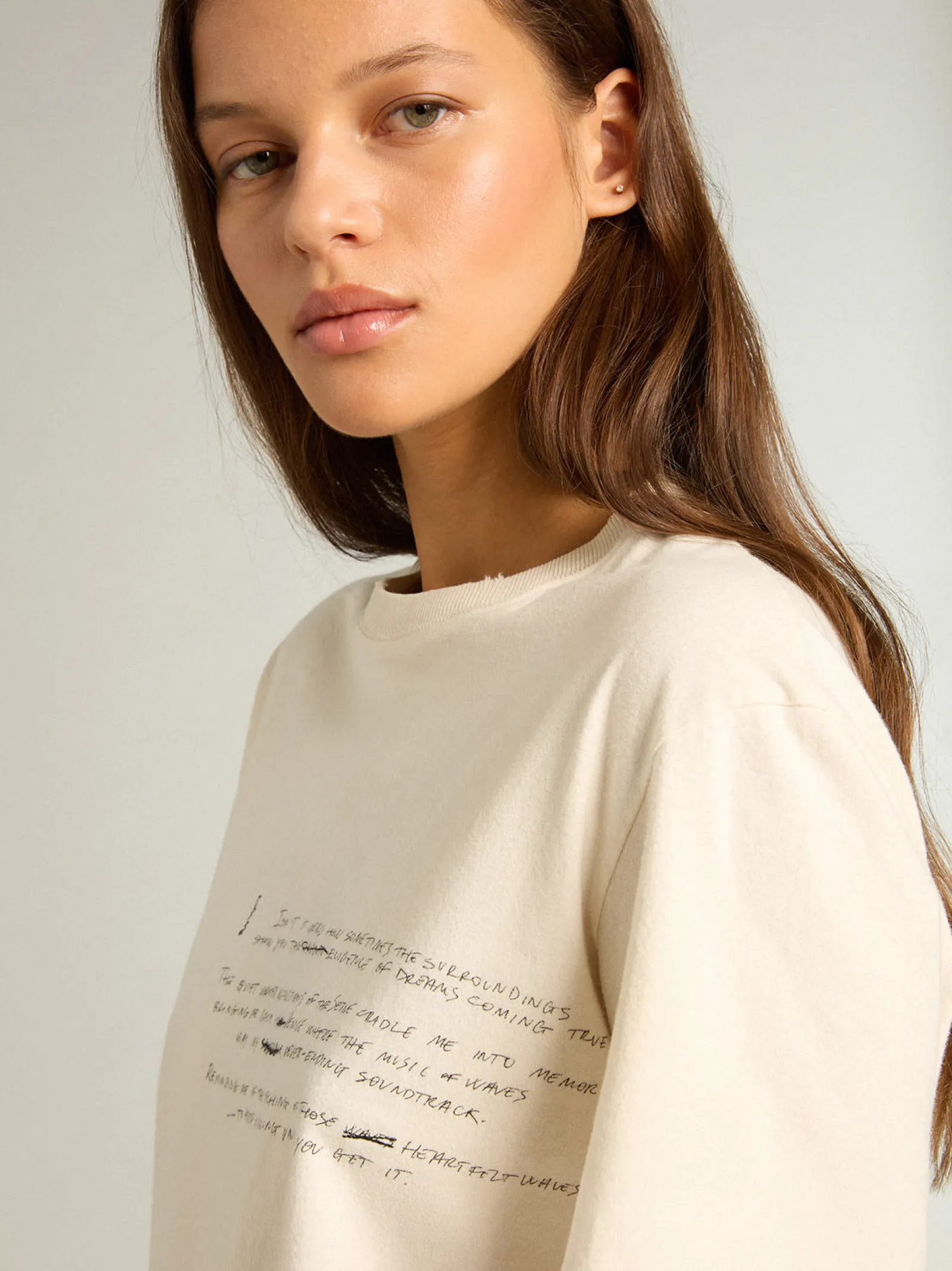 Cheap Golden Goose Camiseta feminina de algodão branco usado com escrita bordada Coleção Journey