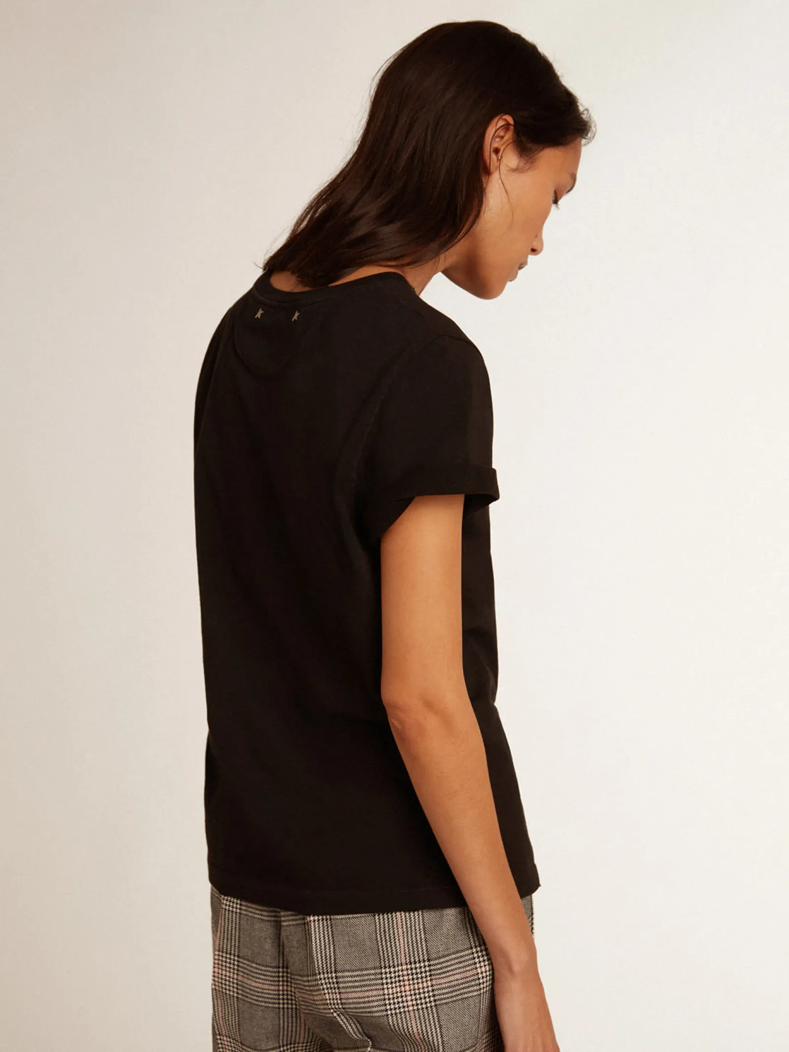 Store Golden Goose Camiseta feminina preta de caimento slim com tratamento desgastado Golden Collection