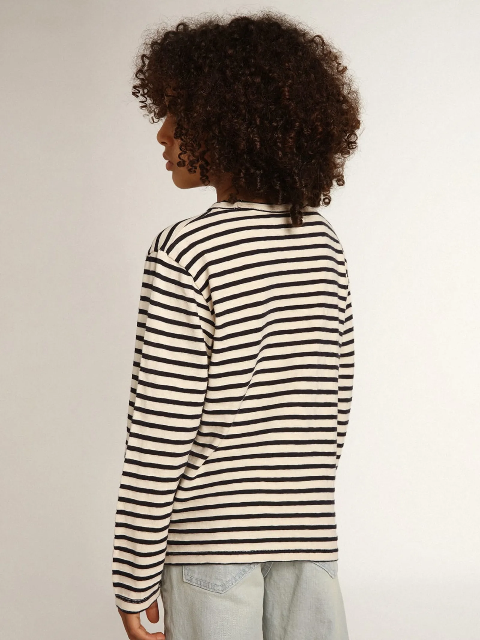 Store Golden Goose Camiseta infantil masculina com listras brancas e azuis e bordado Cor: branco e azul