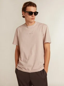 Store Golden Goose Camiseta masculina rosa pálido com escrita no centro Cor: rosa pálido