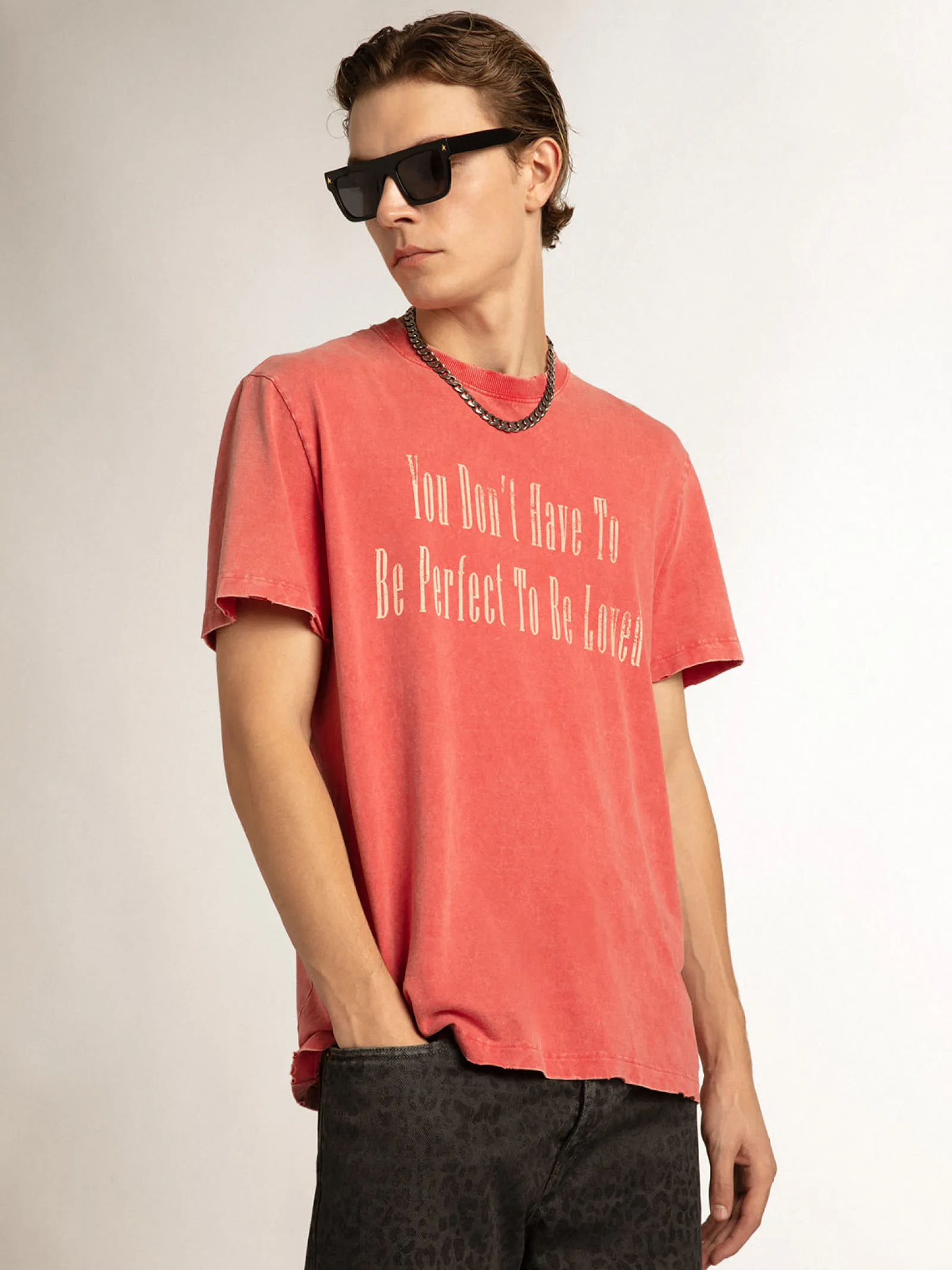 Clearance Golden Goose Camiseta vermelha com escrita estampada na cor cru Cor: vermelho tango