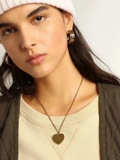 Hot Golden Goose Colar na cor ouro velho com pingente de coração Colar com um pingente em forma de coração que, aberto, revela outro dentro.
