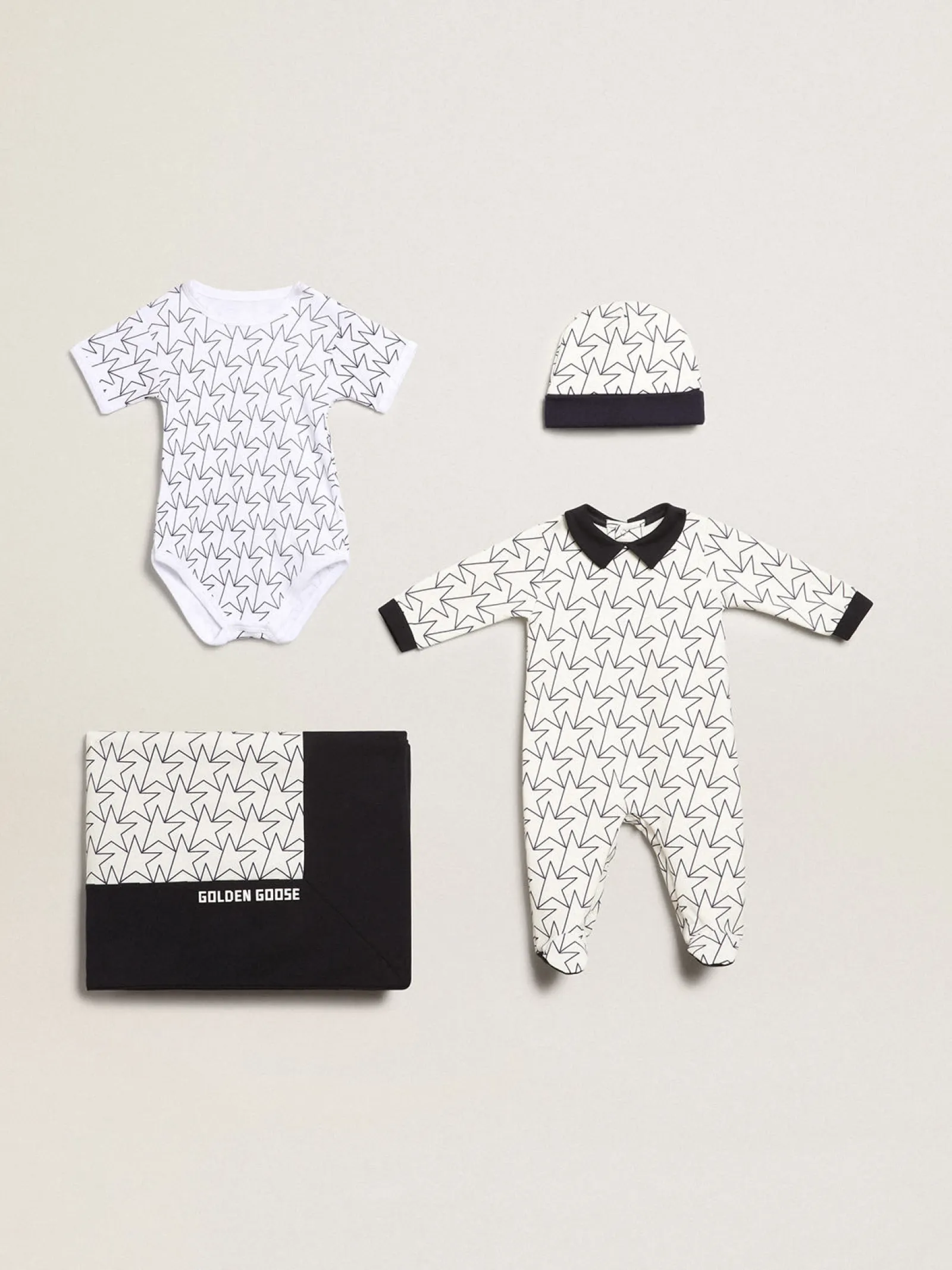 Sale Golden Goose Conjunto de presente de bebê branco com acabamento e estrela azul-marinho Cor: branco