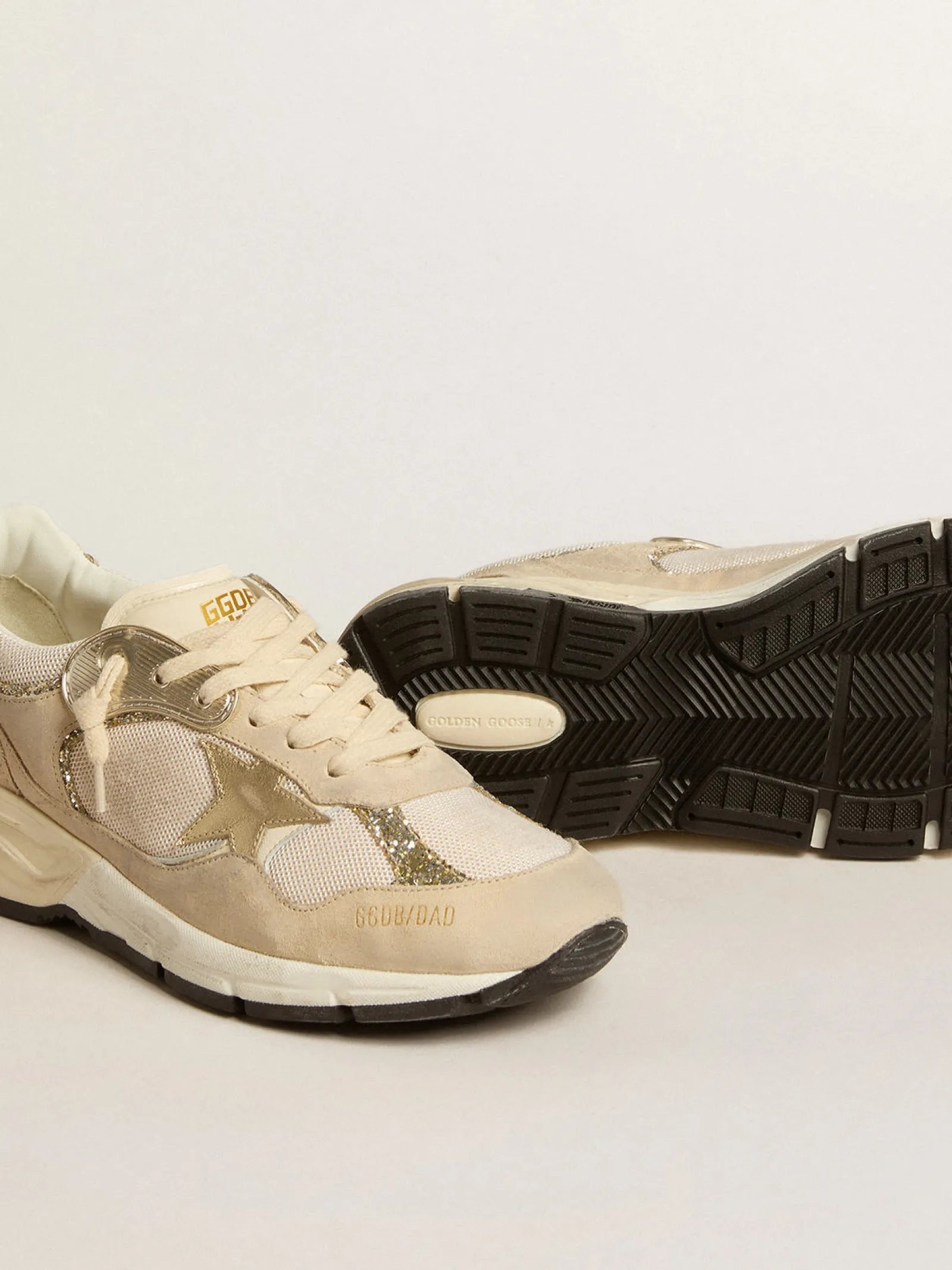 Best Sale Golden Goose Dad-Star de tela e suede perolado com estrela e talão de couro platinado Cabedal de tela e suede perolado