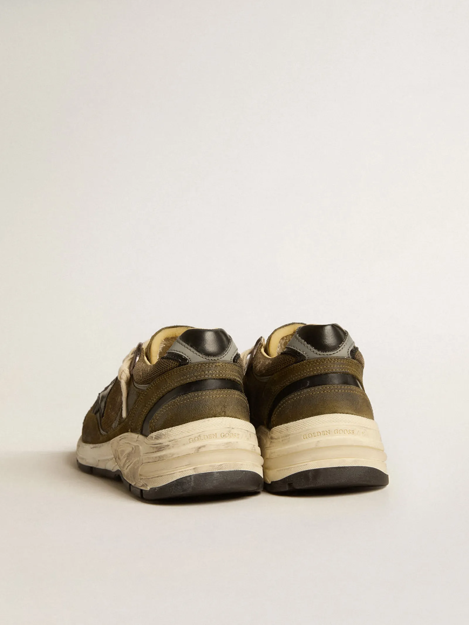 New Golden Goose Dad-Star Feminino de suede e tela com estrela e talão de couro preto Cabedal de suede e tela verde militar com inserções de tecido refletivo
