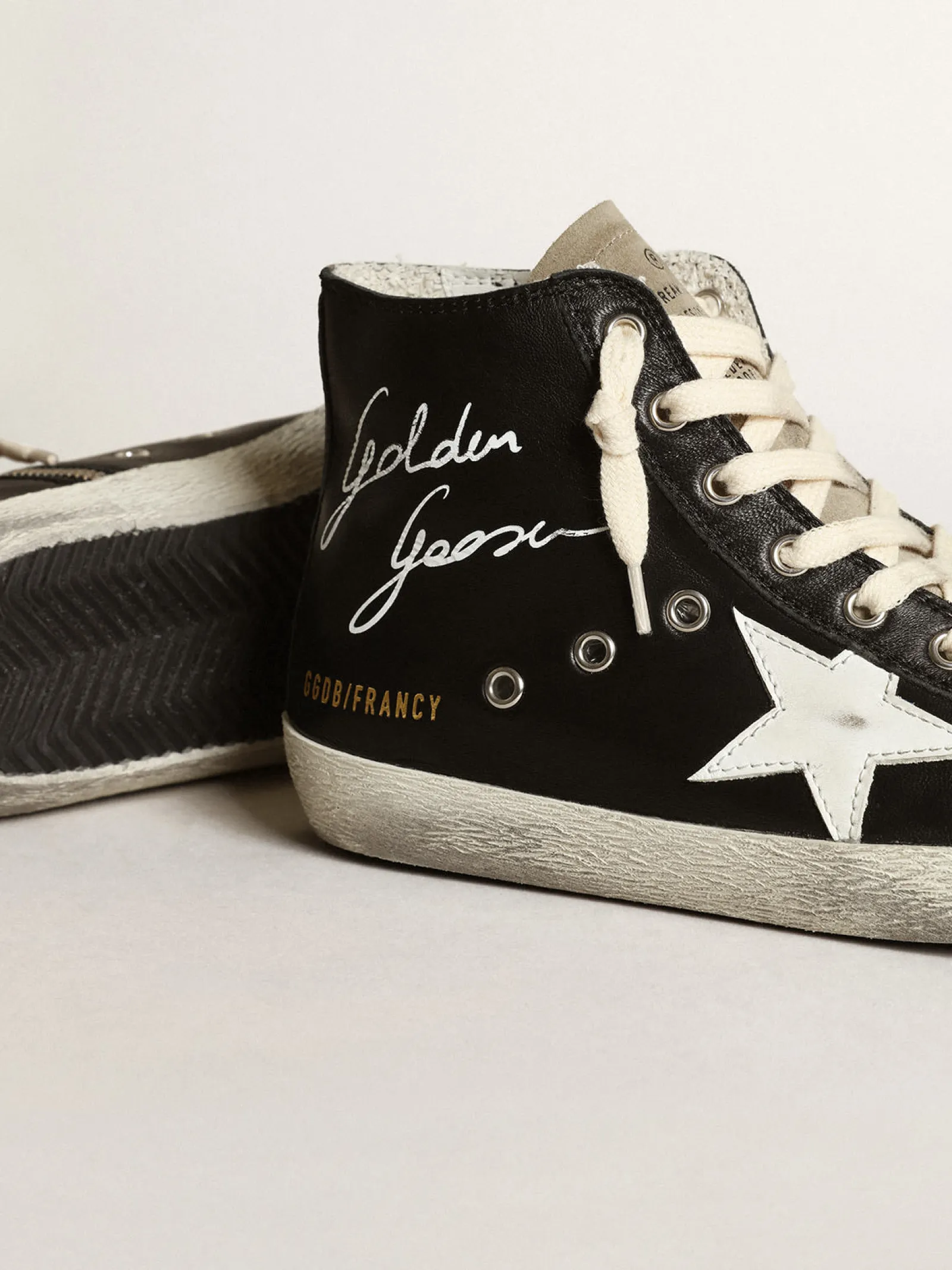 Best Sale Golden Goose Francis feminino de napa preta com estrela de couro branco Cabedal de napa preta