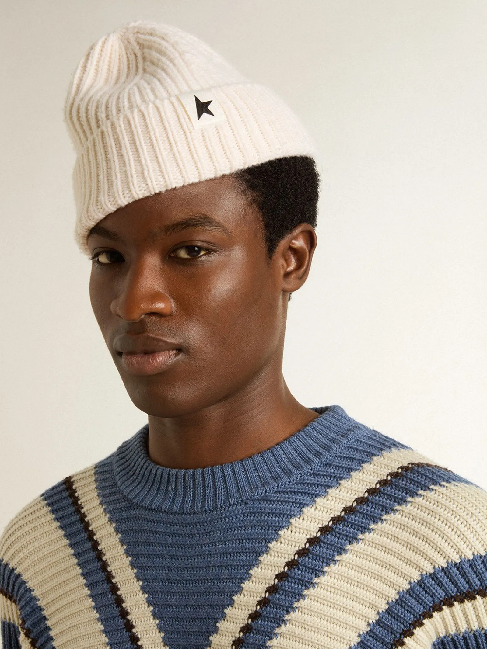 Discount Golden Goose Gorro de lã branca com estrela preta Cor: bege