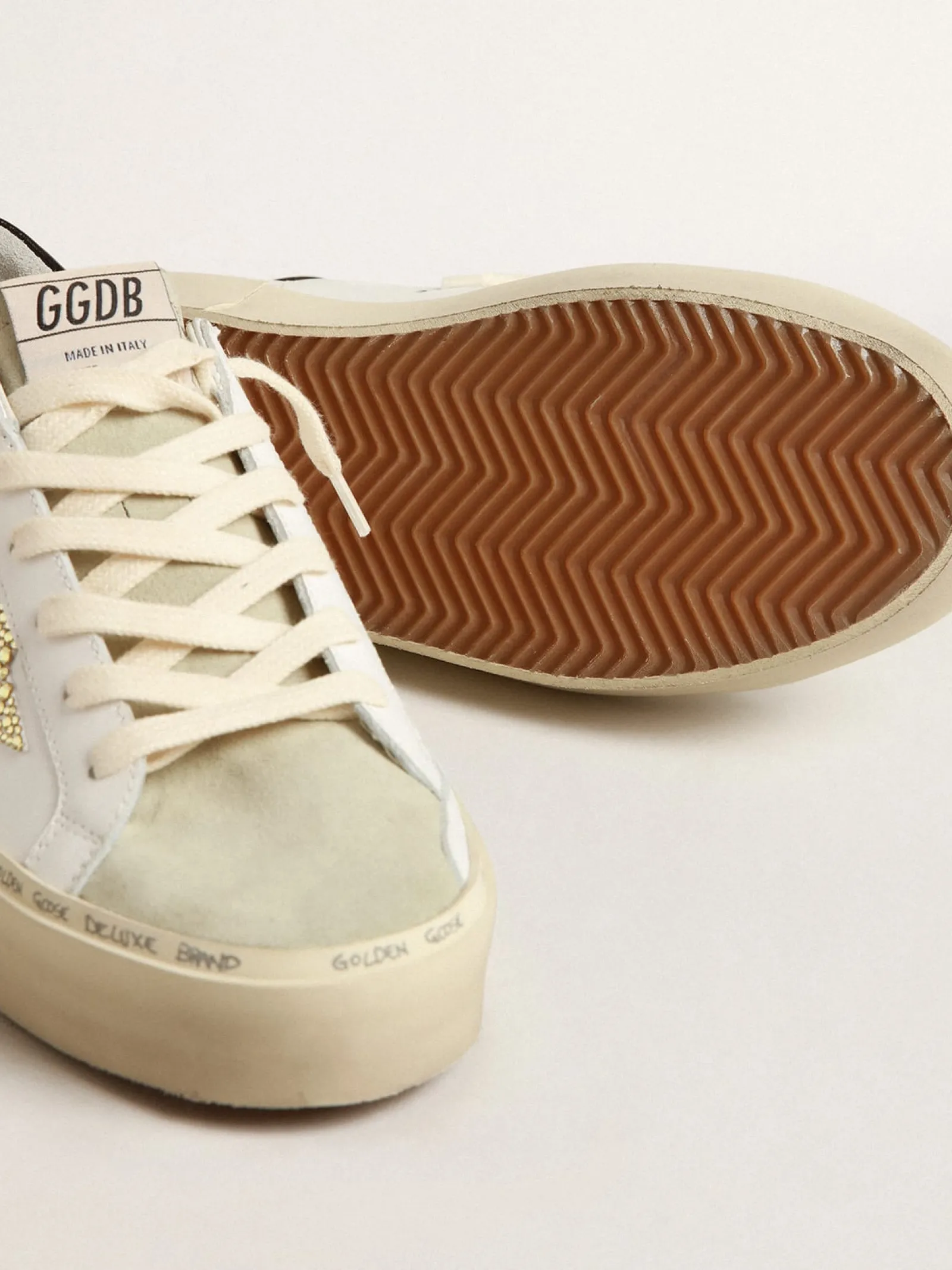 Best Sale Golden Goose Hi Star com estrela de cristais Swarovski e talão preto Cor: branco