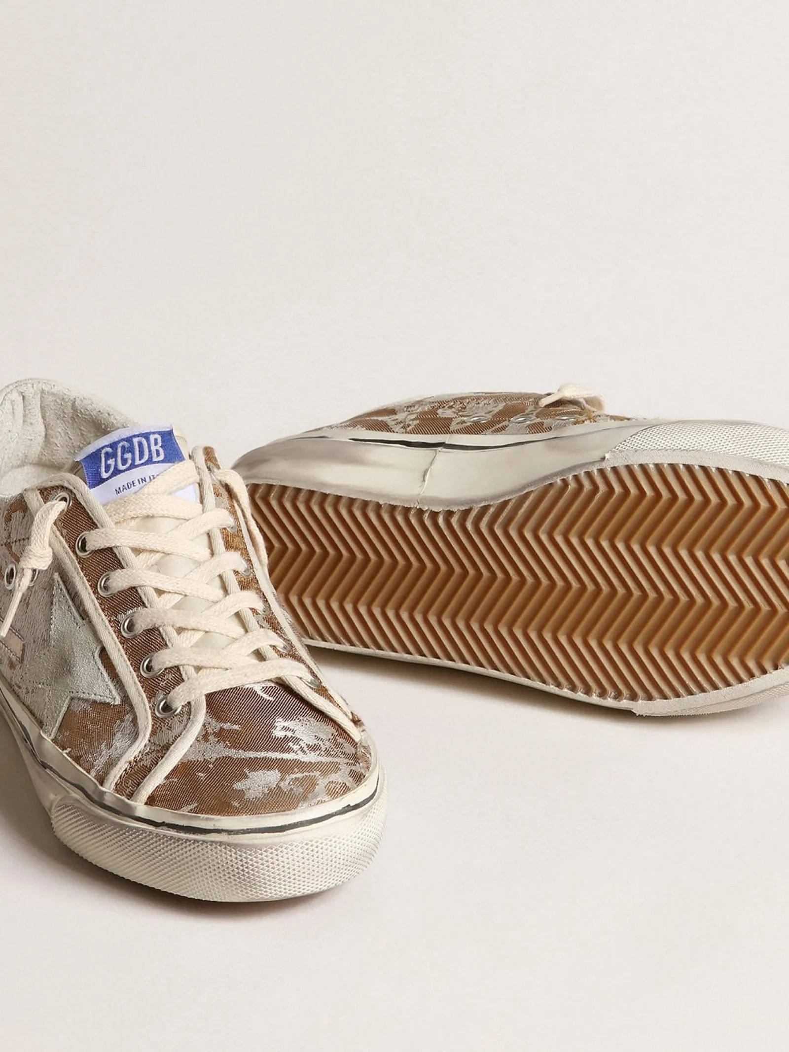 Best Sale Golden Goose Hi Star de tecido jacquard bronze com estrela de suede gelo Cabedal de tecido jacquard cor de bronze com efeito desgastado