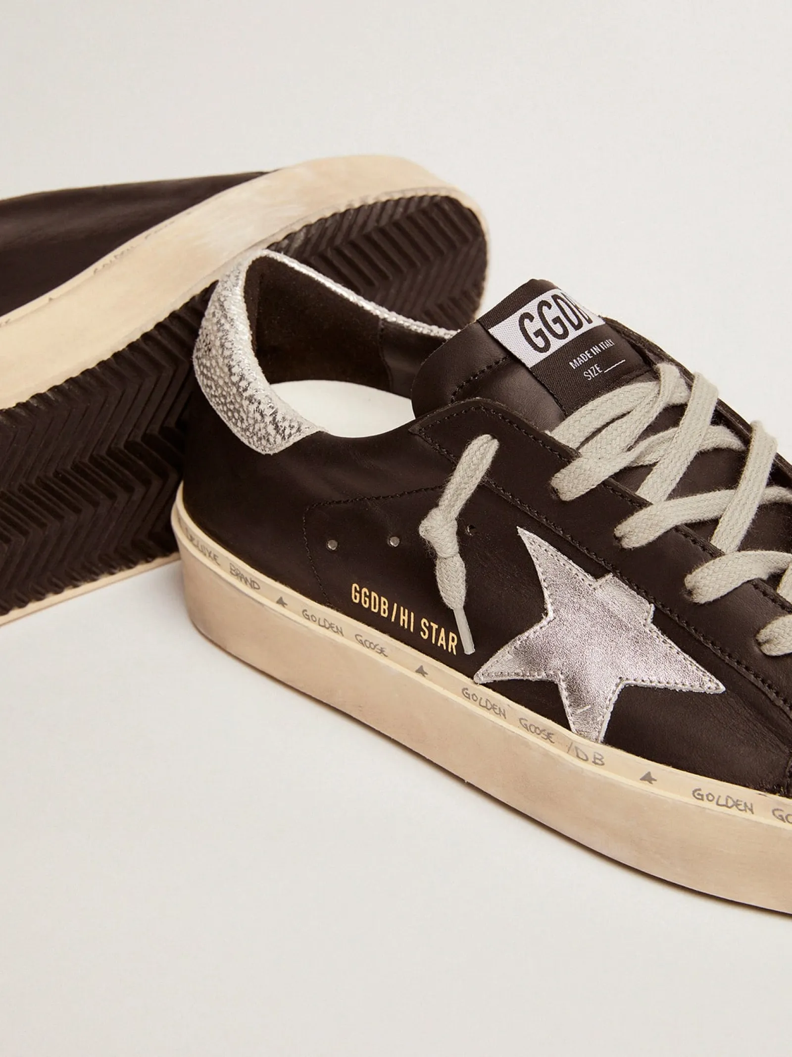 Best Golden Goose Hi Star feminino de couro preto com estrela de couro metálico prateado Cor: preto